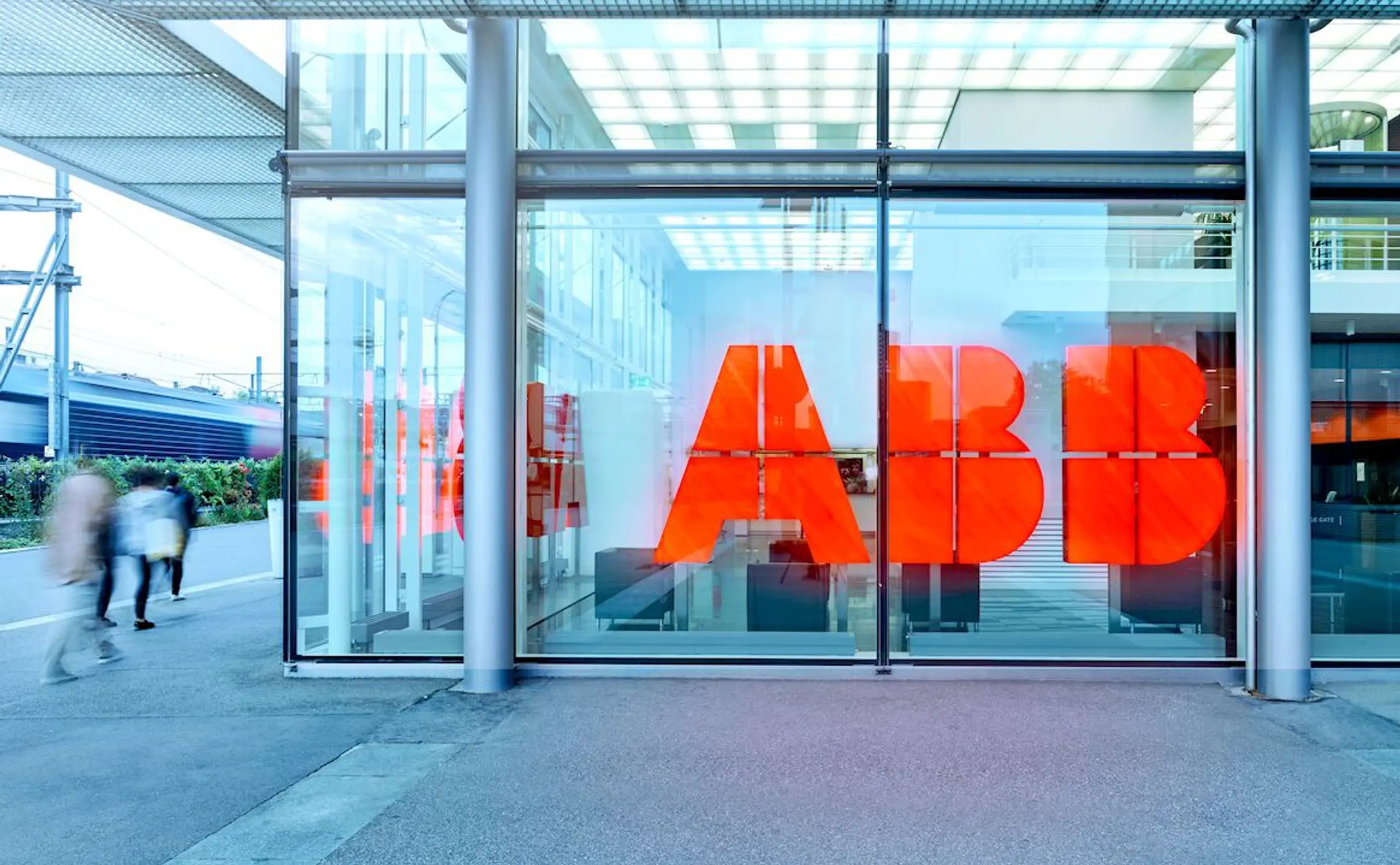 Eingang zur ABB Zentrale in Zürich