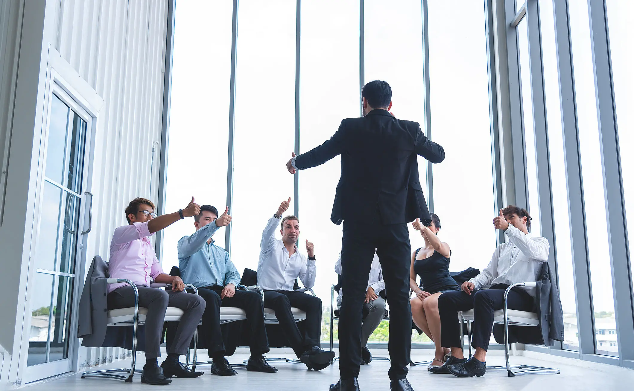 © Rachaphak/Getty Images/iStockphoto Körpersprache des Erfolgs: Als Leader souverän wirken