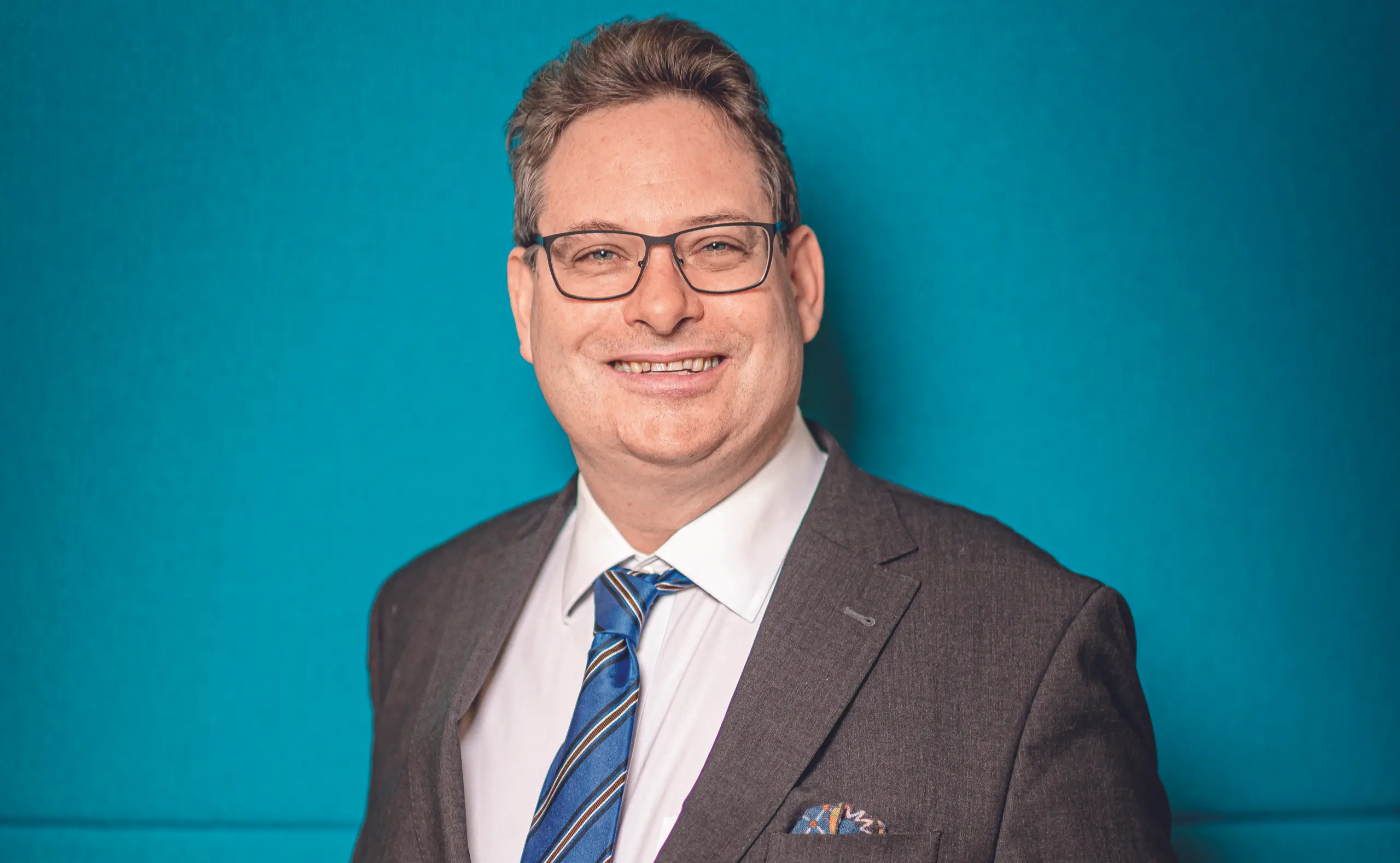 Zur Person. Georg Schwondra, 51, ist Partner bei Deloitte und für den Ausbau und die Leitung des Bereiches Cyber Risk/Cyber Security bei Deloitte Risk Advisory verantwortlich. Er verfügt über umfangreiche Erfahrungen sowohl im Bereich von Security Strategy, der Beratung und Implementierung von Cybersecurity-Lösungen, dem Outsourcing von Security-Funktionen auf Auftraggeberseite und Dienstleisterseite als auch in der Begleitung und dem Management von Transformationsprojekten bei Unternehmen aller Größen, insbesondere auch im Bereich von Familien- und Privatunternehmen.