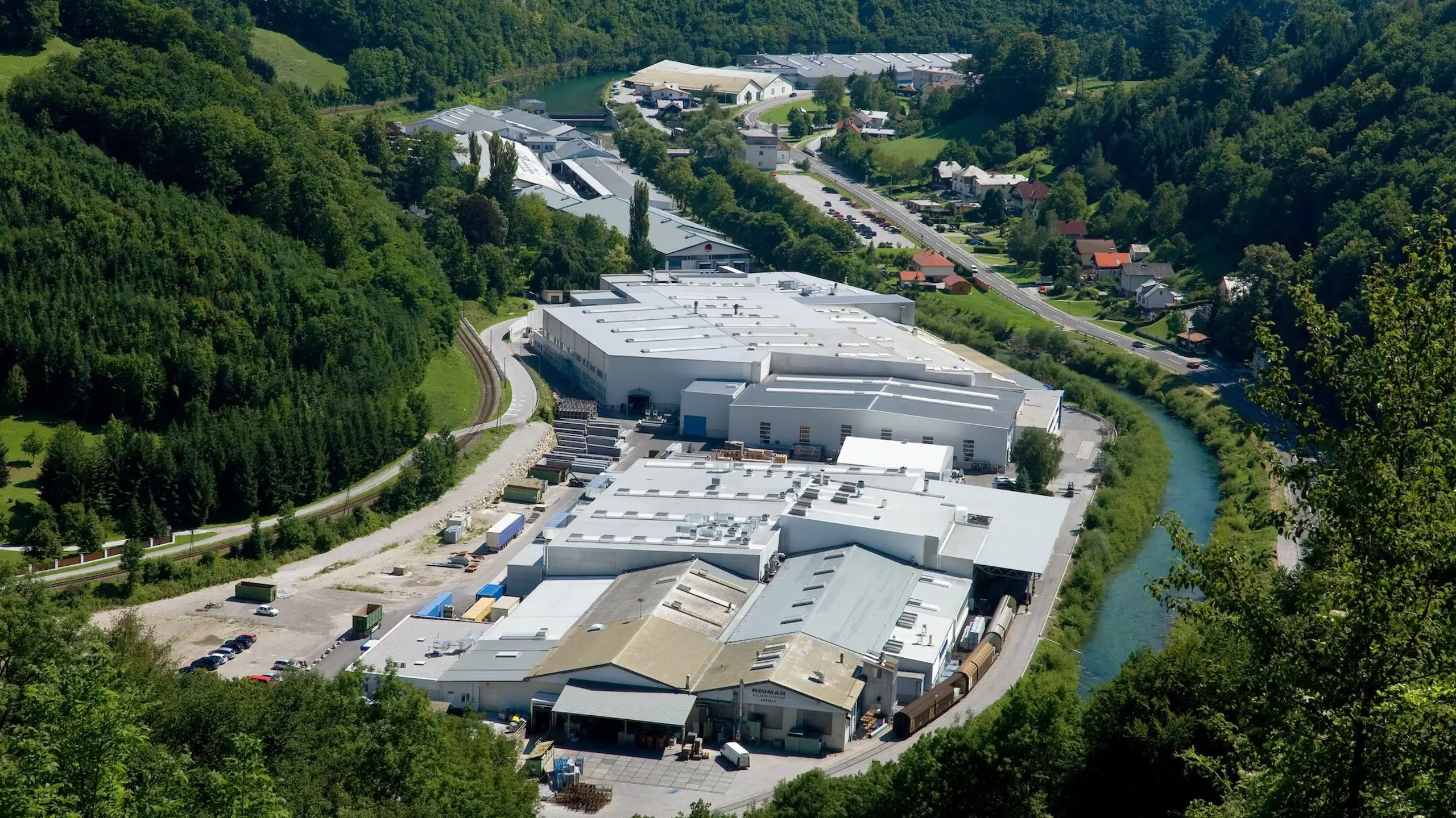 Die Zentrale von Neumann Aluminium in Marktl im Traisental. Von hier aus baute Cornelius Grupp seine Beteiligungs-Holding auf.