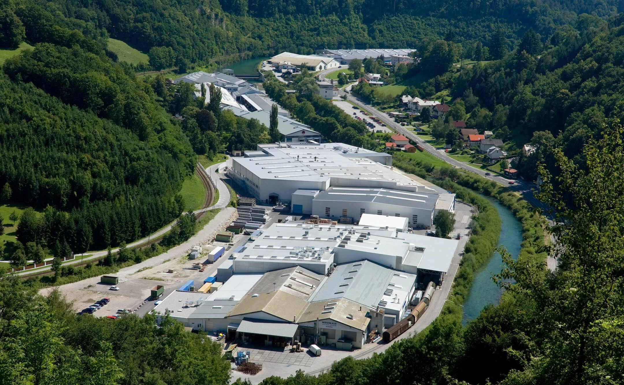 Die Zentrale von Neumann Aluminium in Marktl im Traisental. Von hier aus baute Cornelius Grupp seine Beteiligungs-Holding auf.