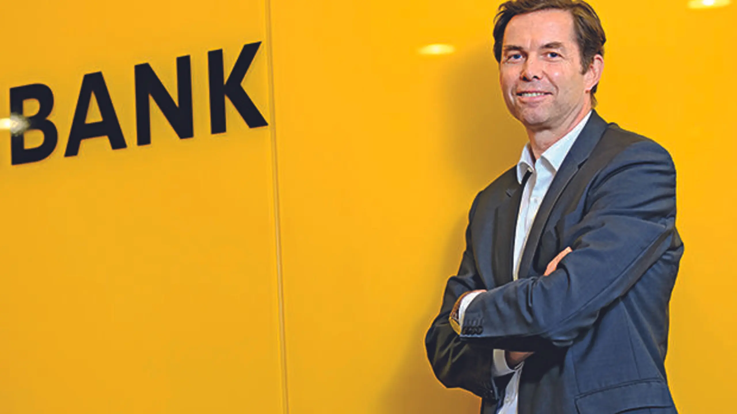 Zur Person. Martin Butollo ist seit 2013 Country CEO der Commerzbank in Österreich. Davor war Butollo für die Commerzbank und die Dresdner Bank in Frankfurt/Main in Managementfunktionen tätig. Seine berufliche Laufbahn begann bei PriceWaterhouseCoopers.