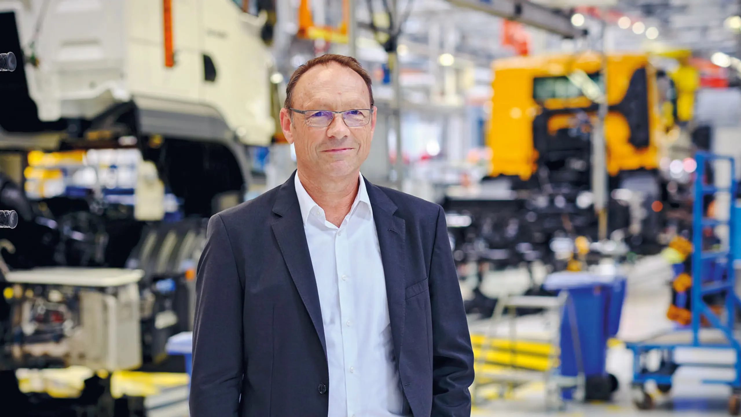 Der langjährige Magna-Mann Johann Ecker will Steyr Automotive als eine Art &quot;Mini-Magna-Steyr&quot; für Nutzfahrzeuge etablieren. Trotz Troubles in den letzten Monaten registriert er Aufbruchstimmung: &quot;Jeder will das Steyr-Fahrzeug auf der Straße sehen.&quot;