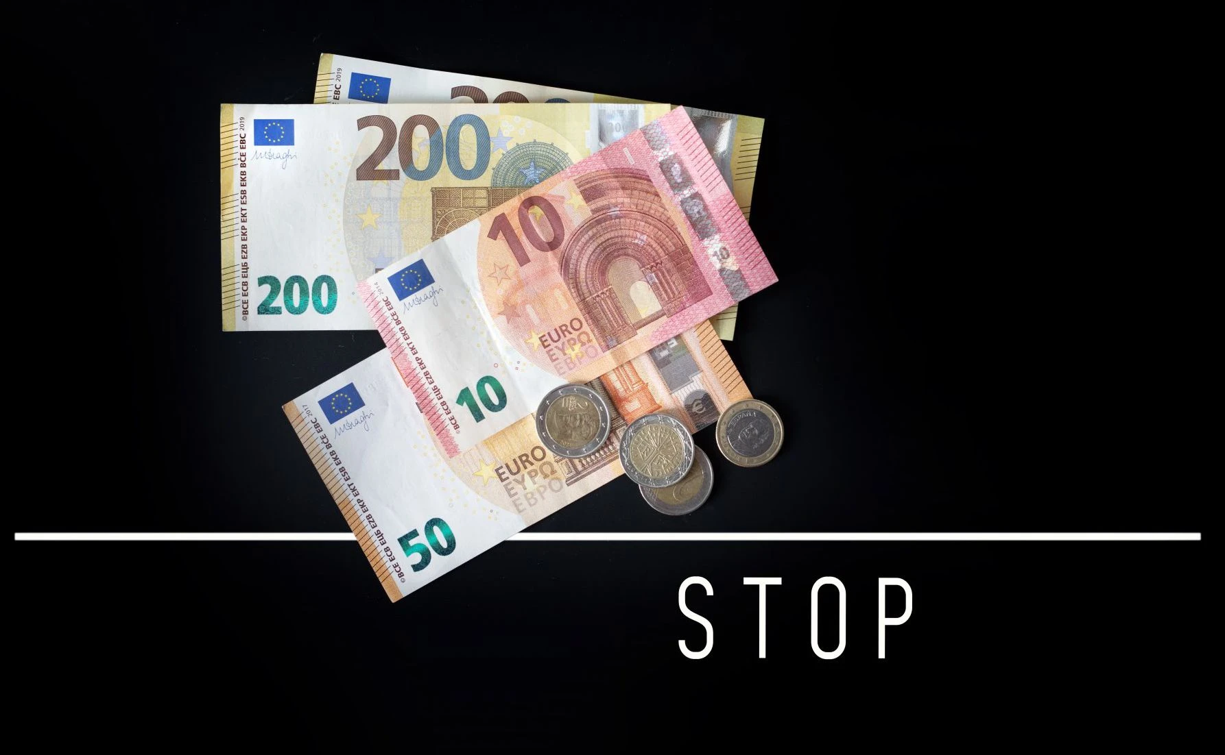 Falle finanzielle Selbstüberschätzung: Die aktuelle hohe Teuerungsrate erfordert einen kontrollierteren Umgang mit den eigenen finanziellen Mitteln.