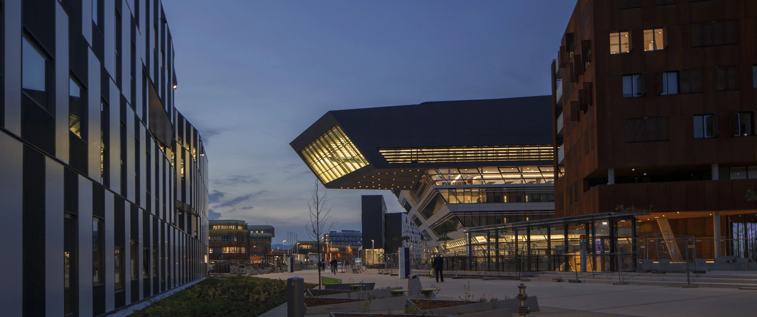 FORMAT Uni-Ranking: Vom Hörsaal ins Headquarter