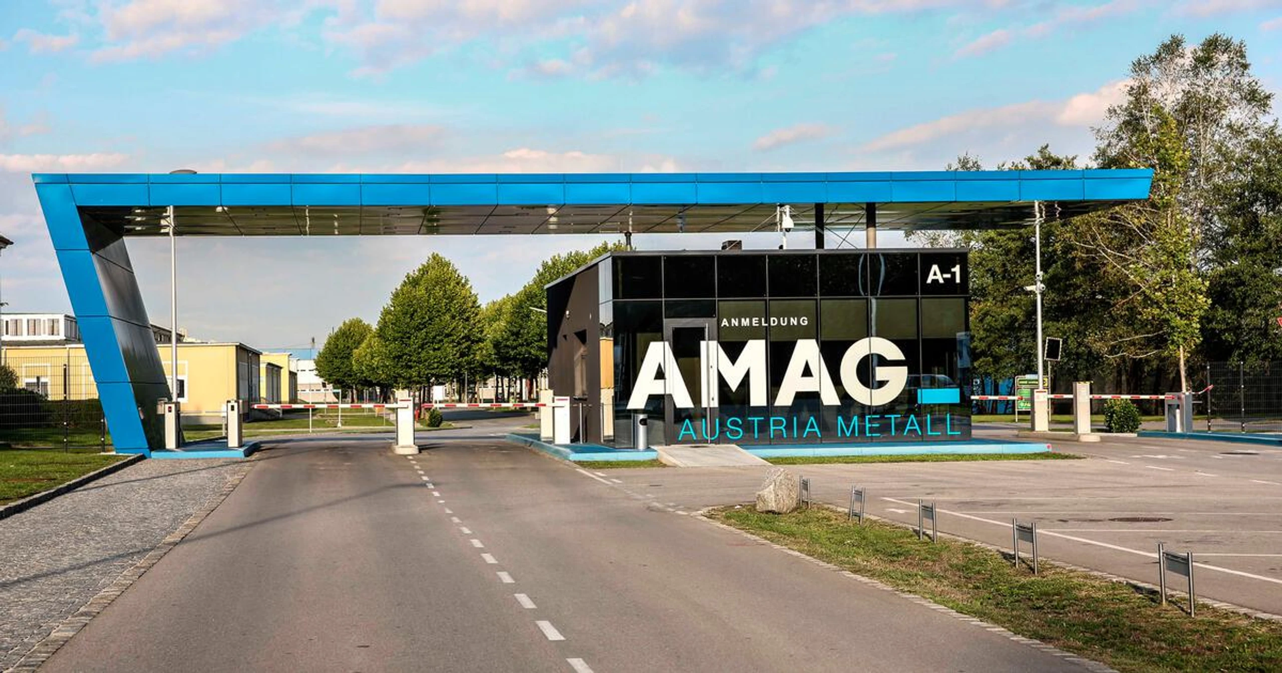 Haupteinfahrt zur AMAG-Zentrale in Ranshofen