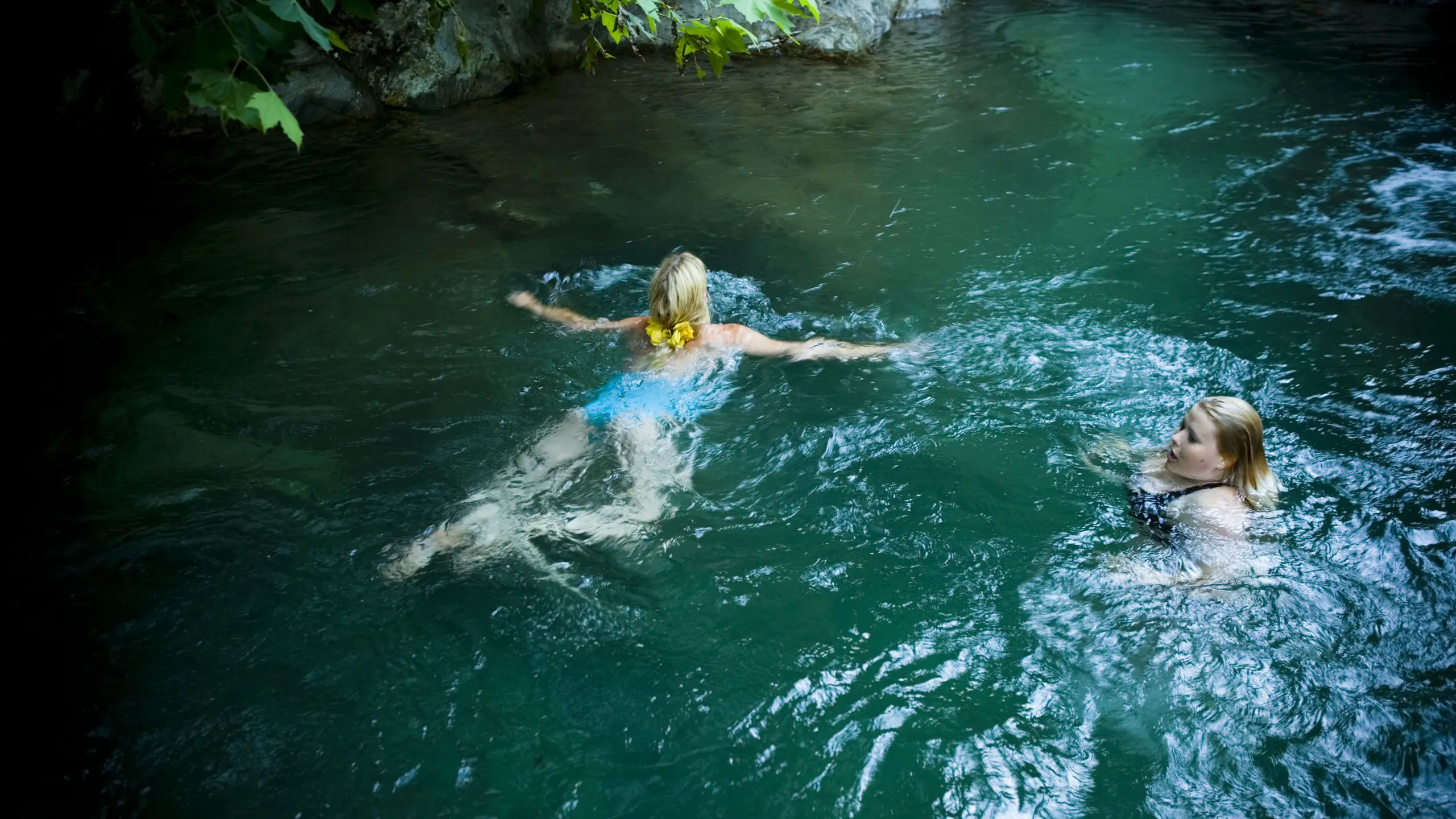 Wer abseits öffentlicher Bäder schwimmen geht, muss verschiedene Reglen einhalten.