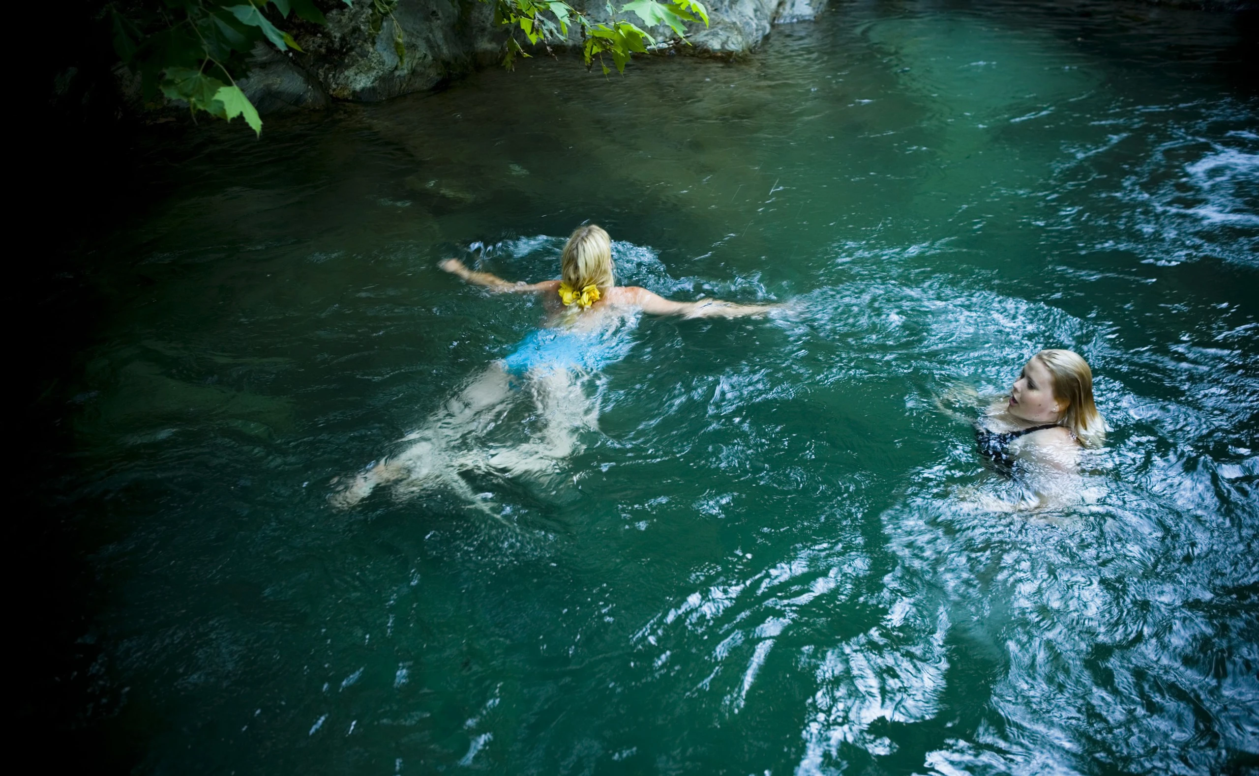 Wer abseits öffentlicher Bäder schwimmen geht, muss verschiedene Reglen einhalten.