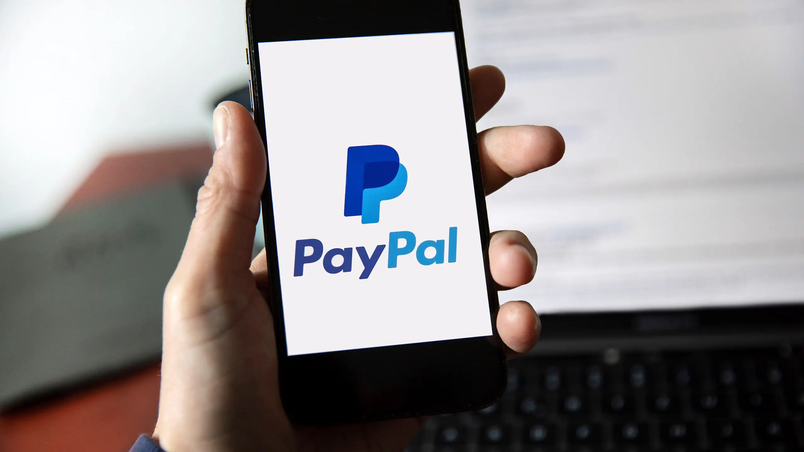 © Elke Mayr PayPal App am Smartphone: einfach und unkompliziert weltweit bezahlen