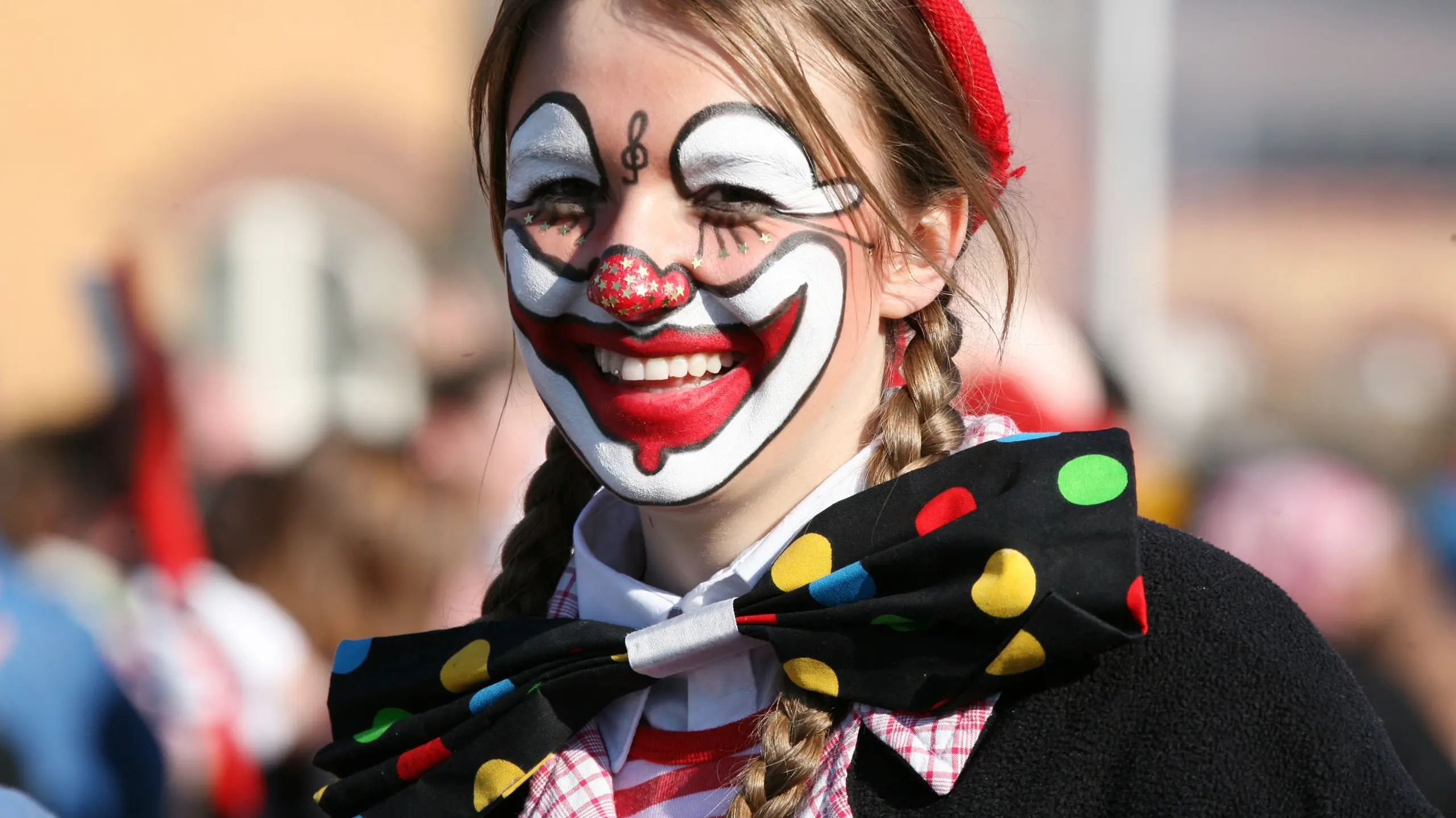 Fasching: Was der Arbeitgeber verlangen und verbieten kann