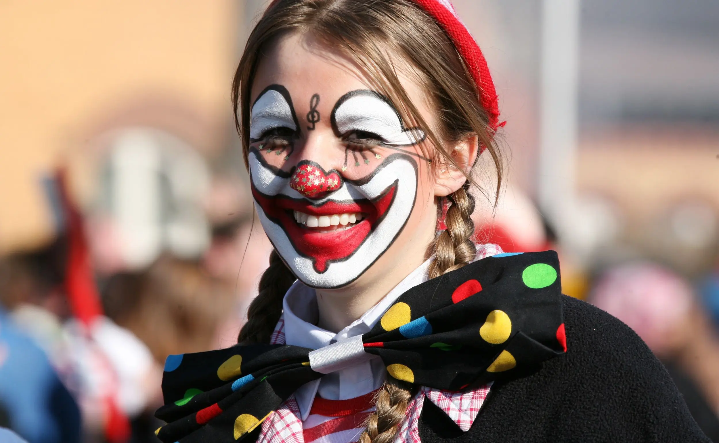 Fasching: Was der Arbeitgeber verlangen und verbieten kann