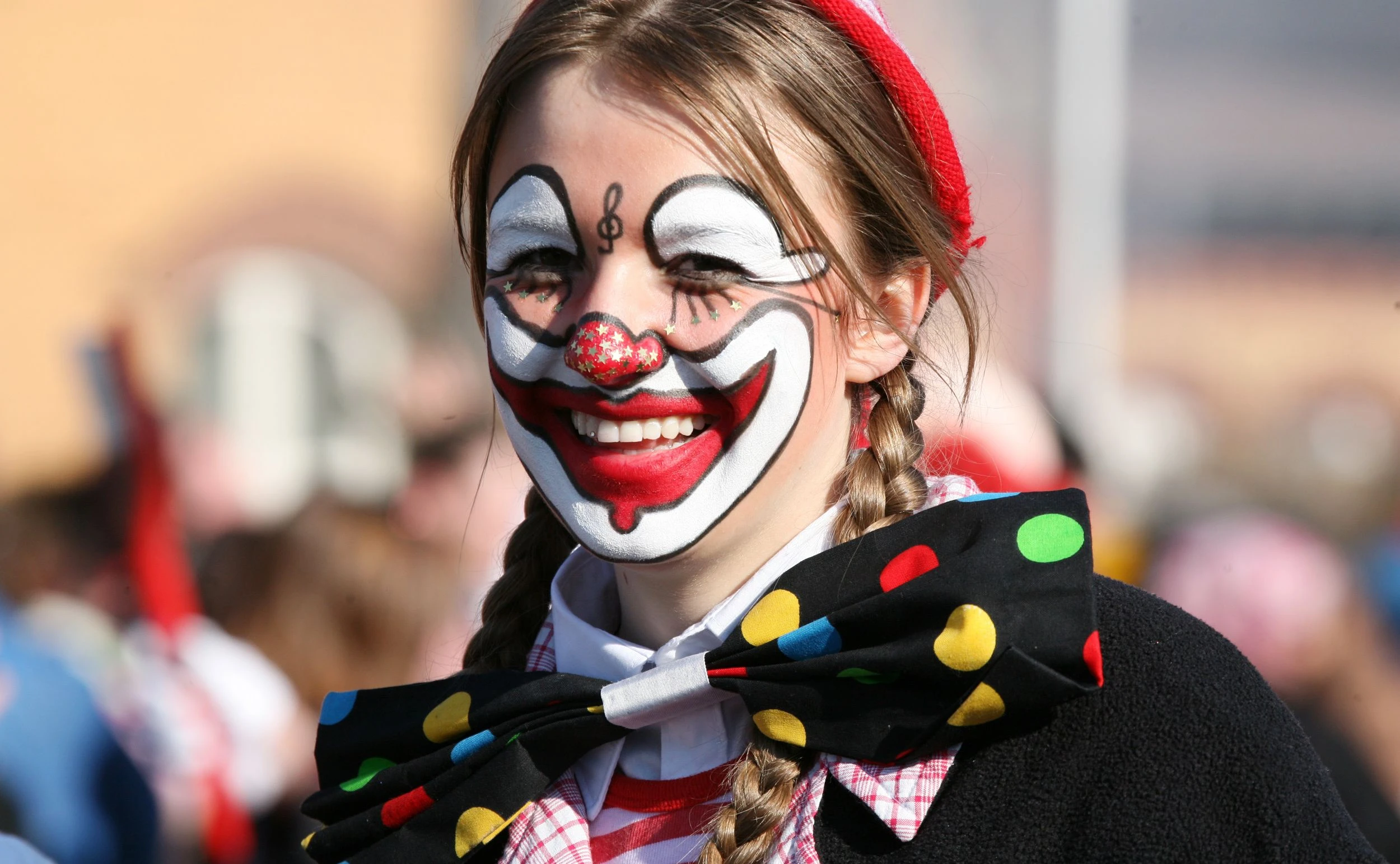 Fasching: Was der Arbeitgeber verlangen und verbieten kann