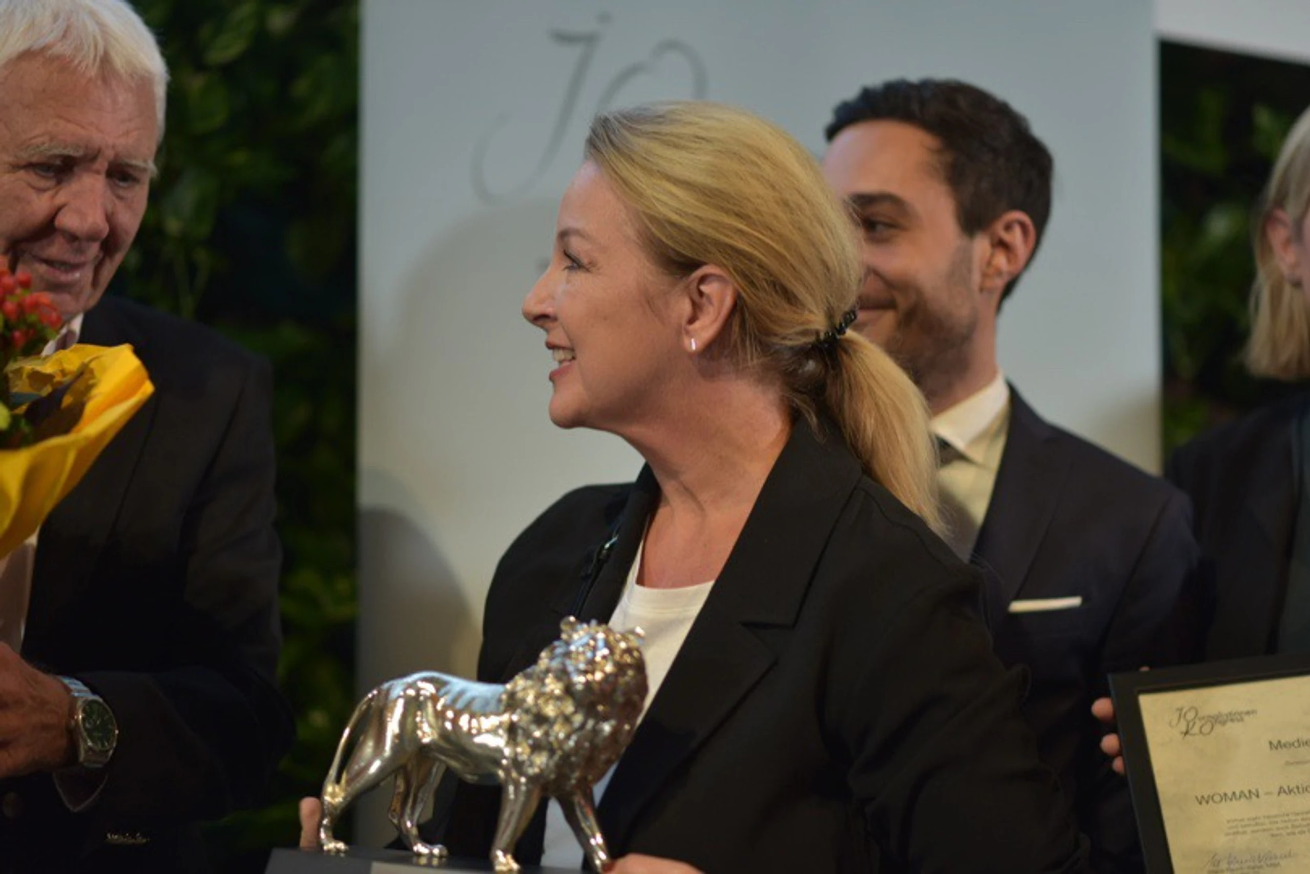 © Julia Papst Blurred image background