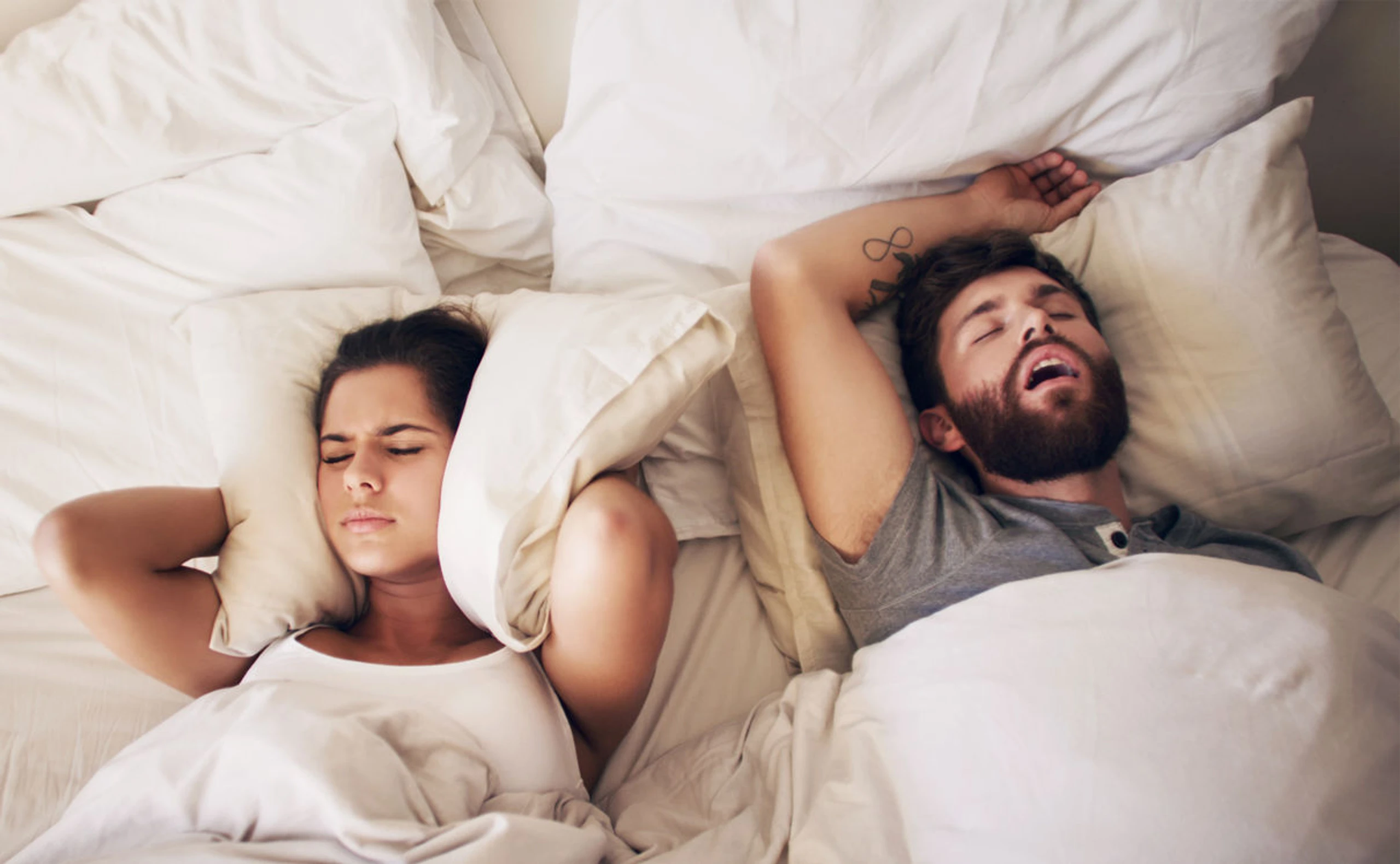 Ja, Schnarchen kann mit speziellen Übungen abtrainiert werden