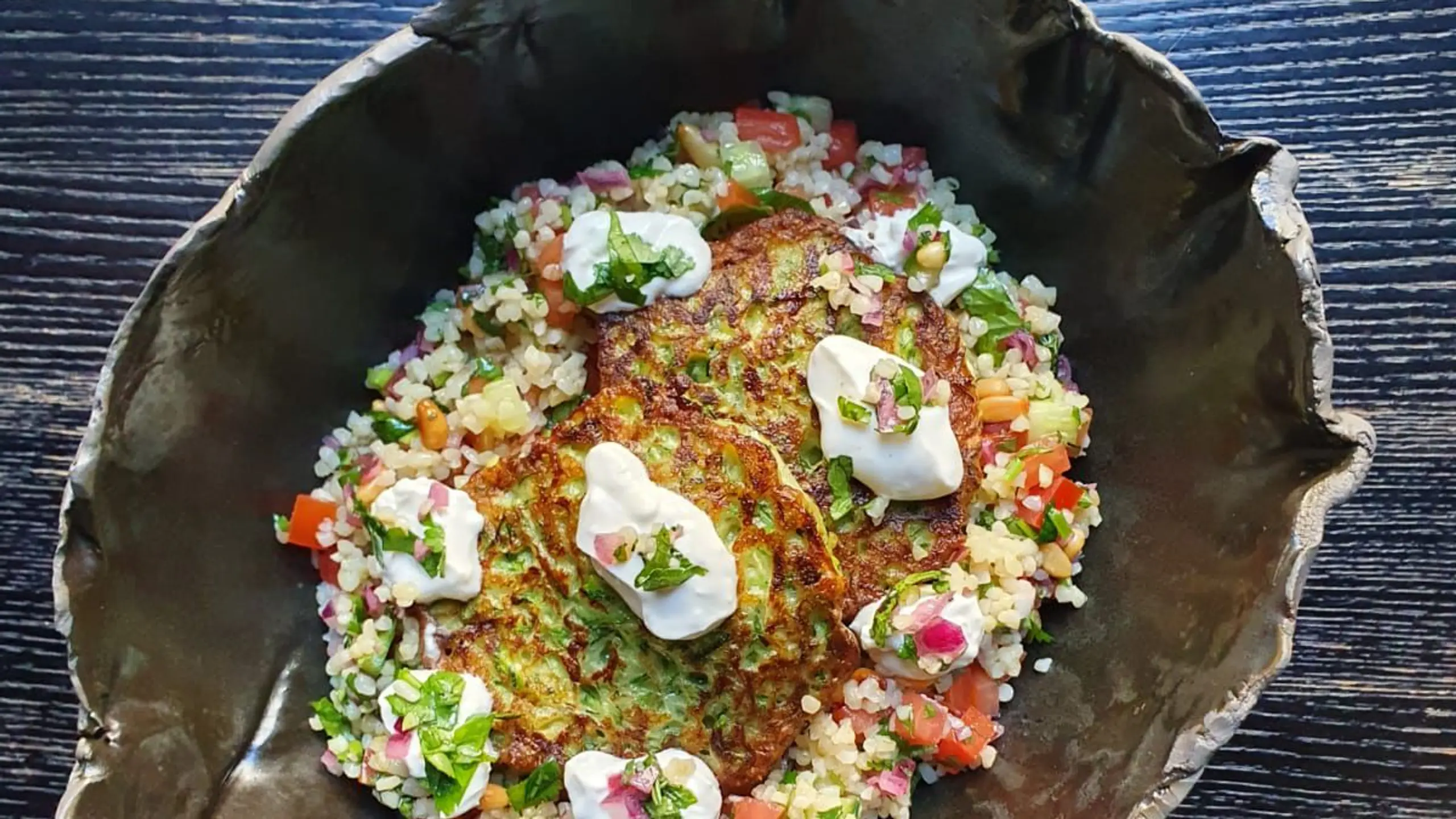 Rezept der Woche: Mediterrane Zucchini-Keftede von Konstantin Filippou