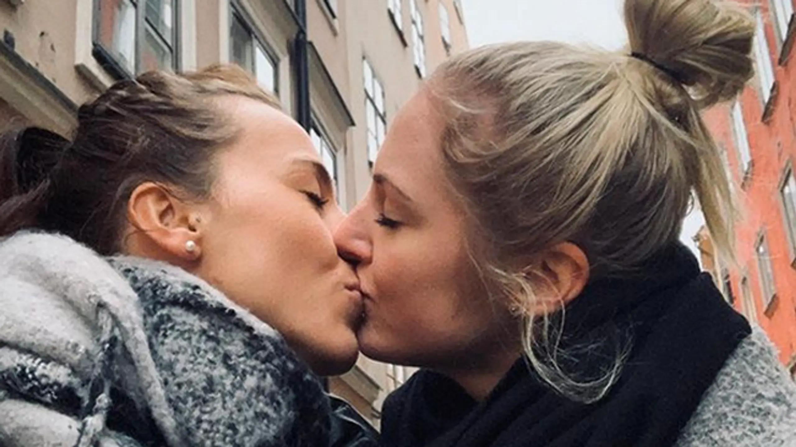 1:0 für die Liebe: Fußballstar Viki Schnaderbeck und ihre neue Freundin