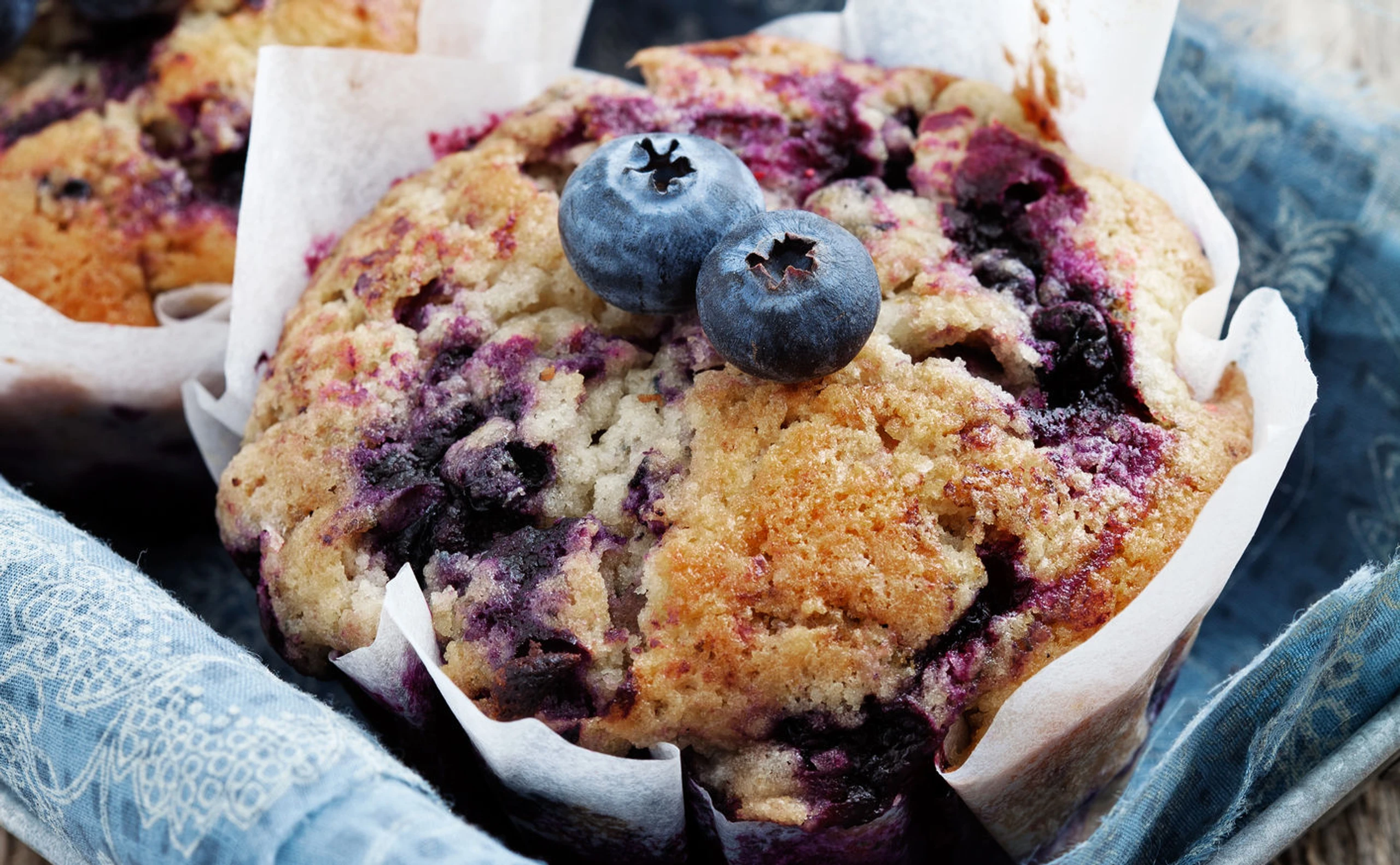 Zum Niederknien: Heidelbeer-Muffins mit Zimt und Sauerrahm
