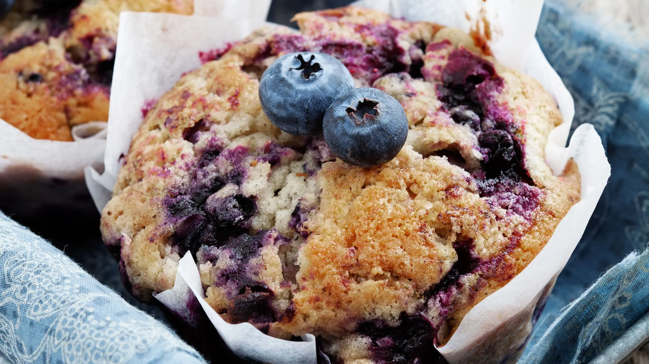 Zum Niederknien: Heidelbeer-Muffins mit Zimt und Sauerrahm