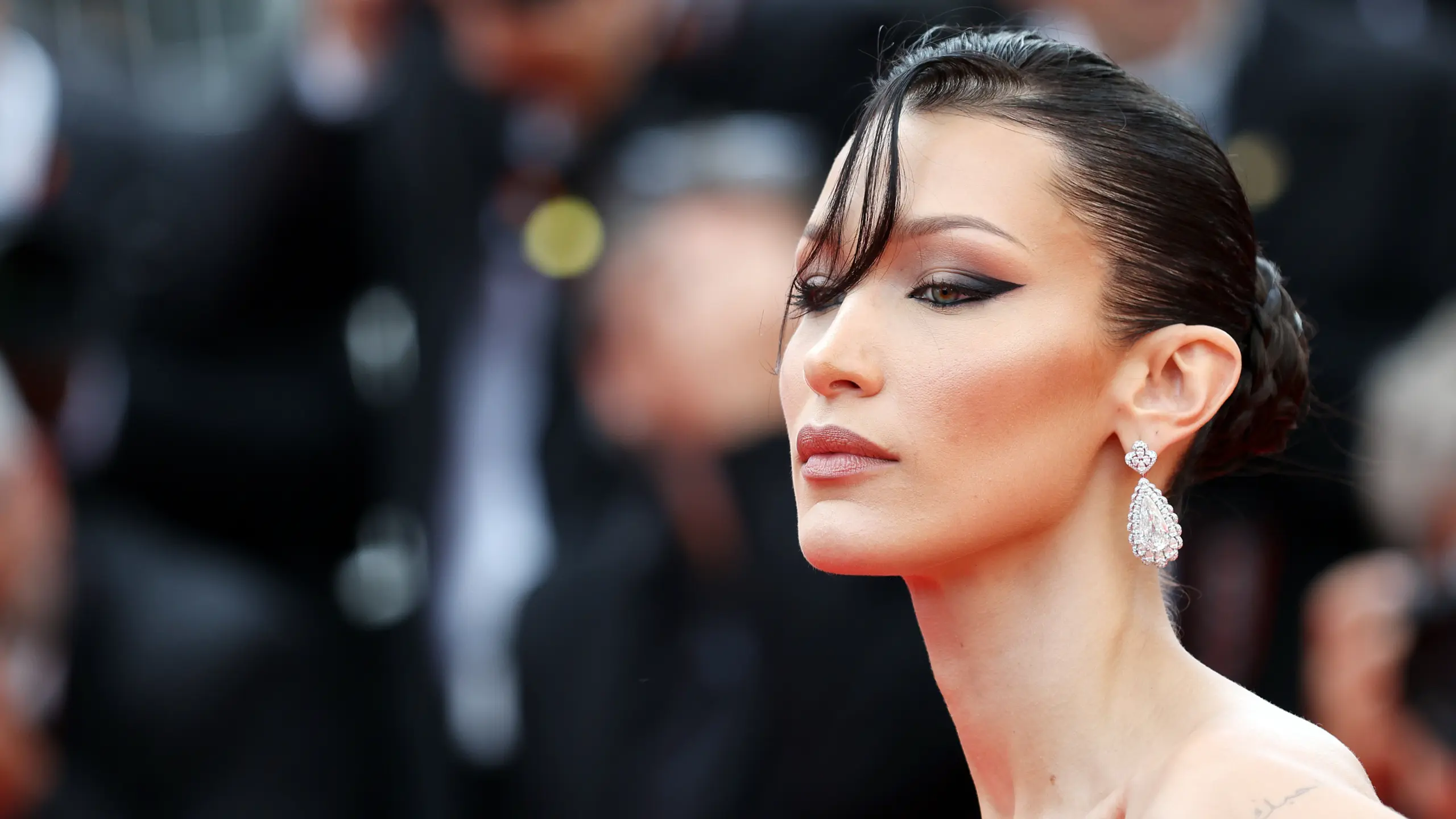 Bella Hadid am roten Teppich in Cannes 2022.