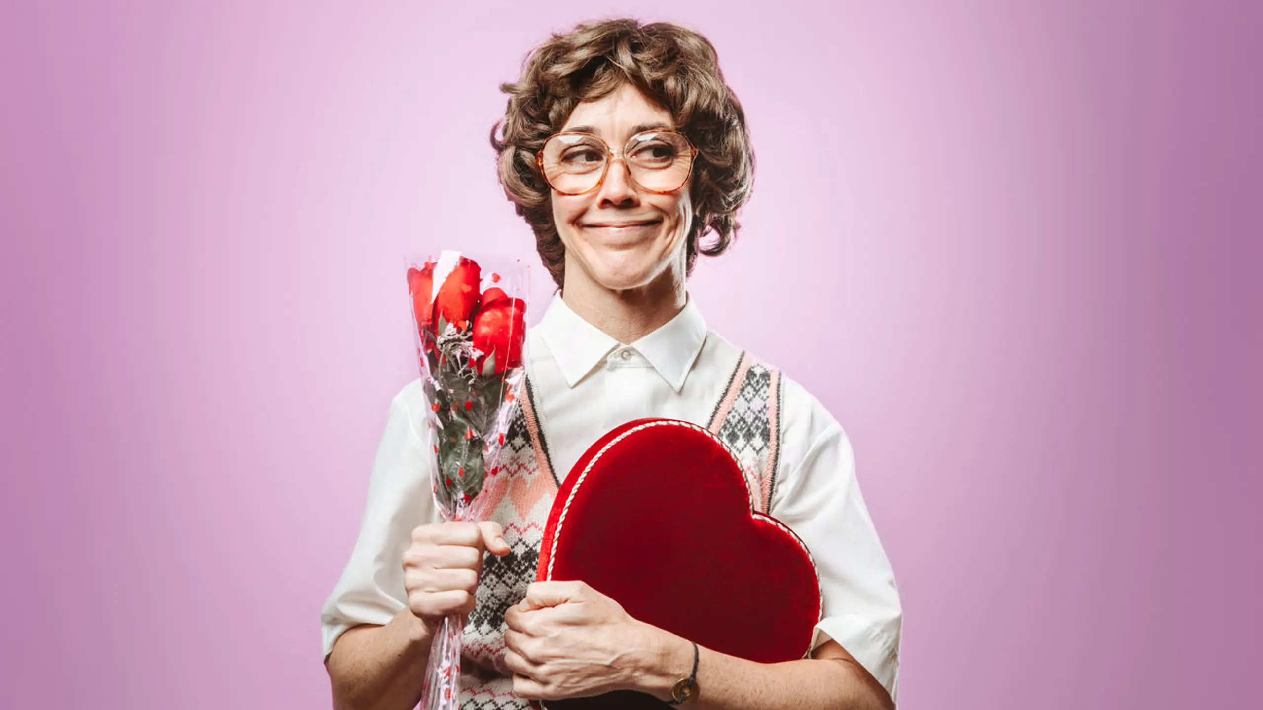 Erwachsene Nerd-Frau auf der Suche nach Liebe