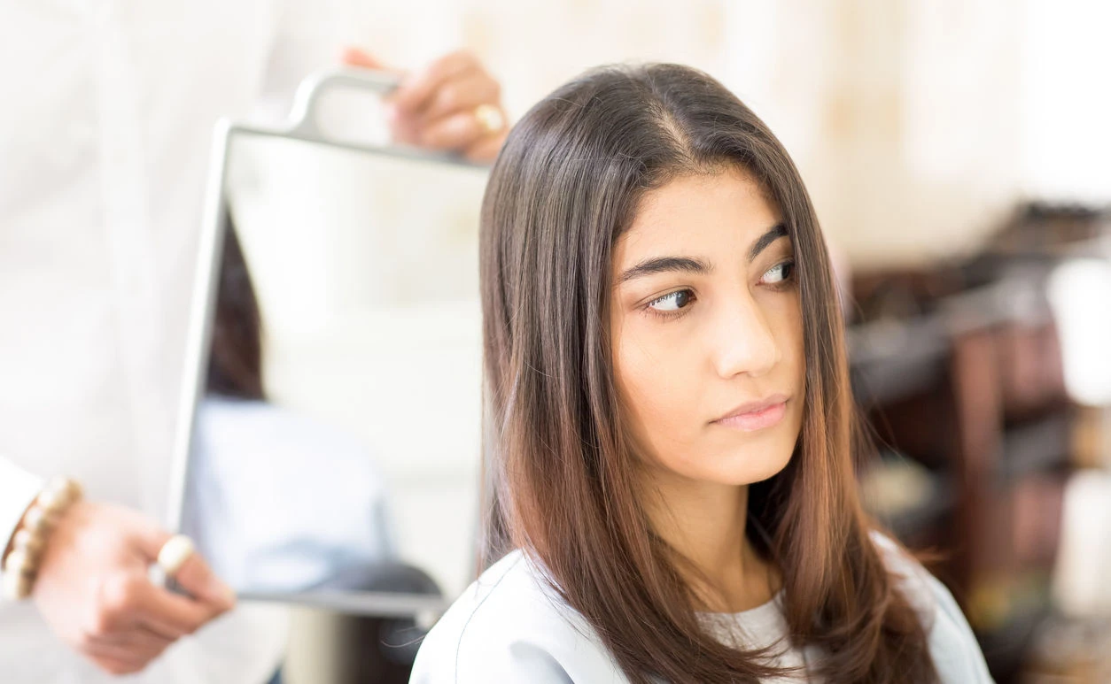Warum trauen wir uns der Friseurin nicht zu sagen, dass uns die Frisur nicht gefällt?