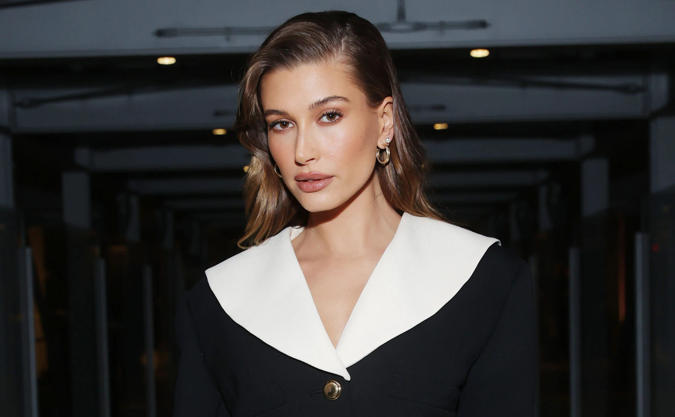 Der Hype um Hailey Bieber: So einfach kannst du ihren Style nachmachen!