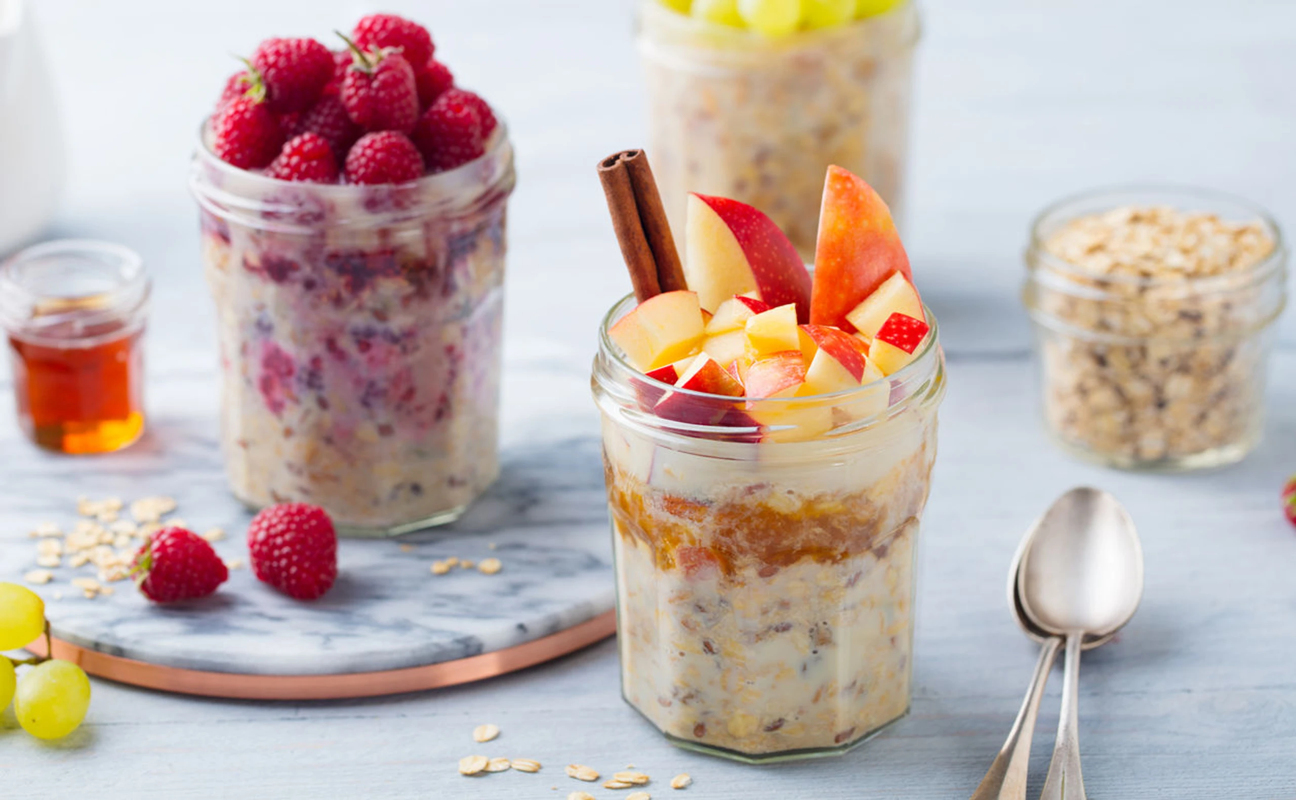 Frühstück ist fertig: Sommerliche Overnight Oats – natürlich mit Saft!