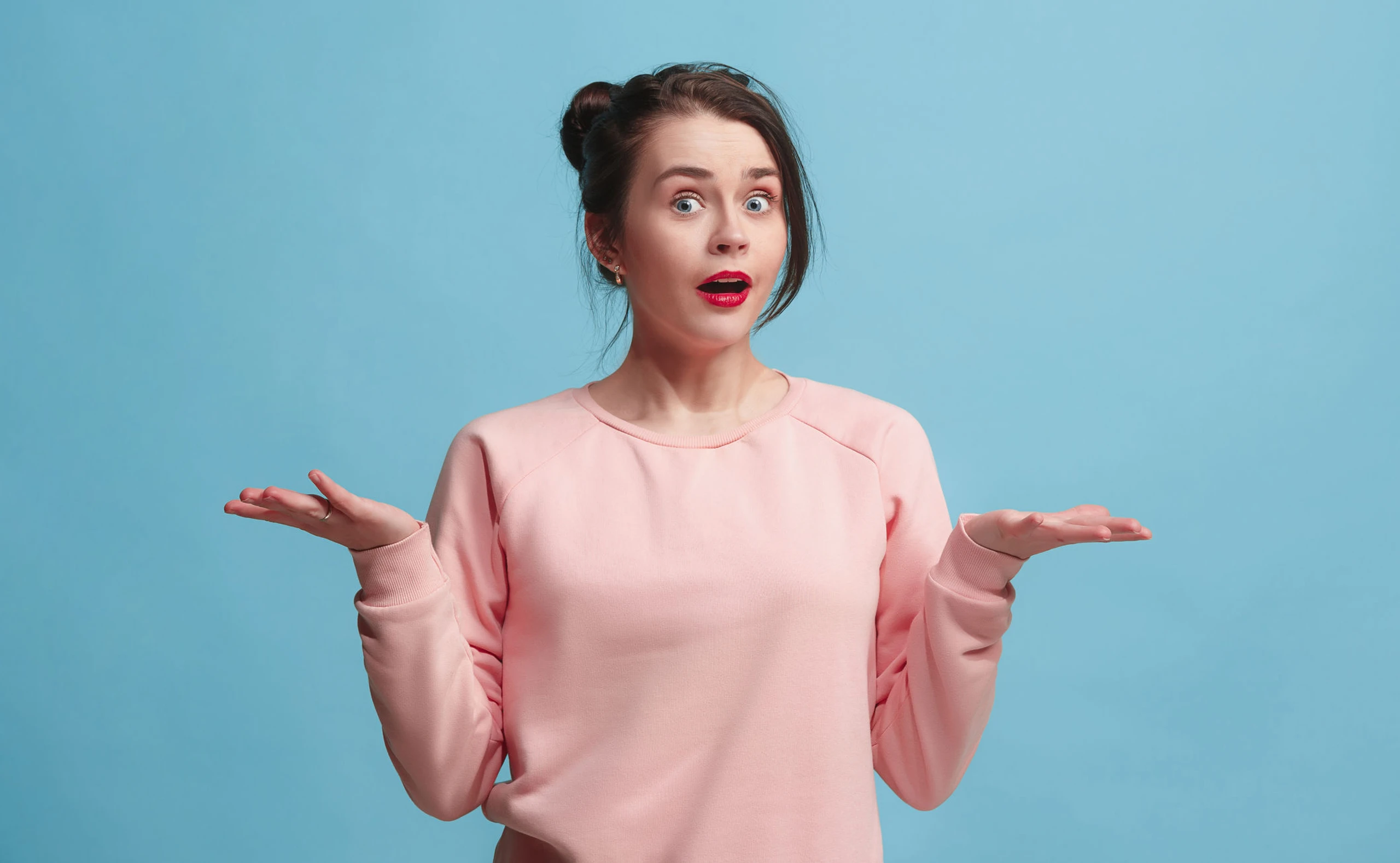 Wie man einem Kleinkind die Schuhe anzieht