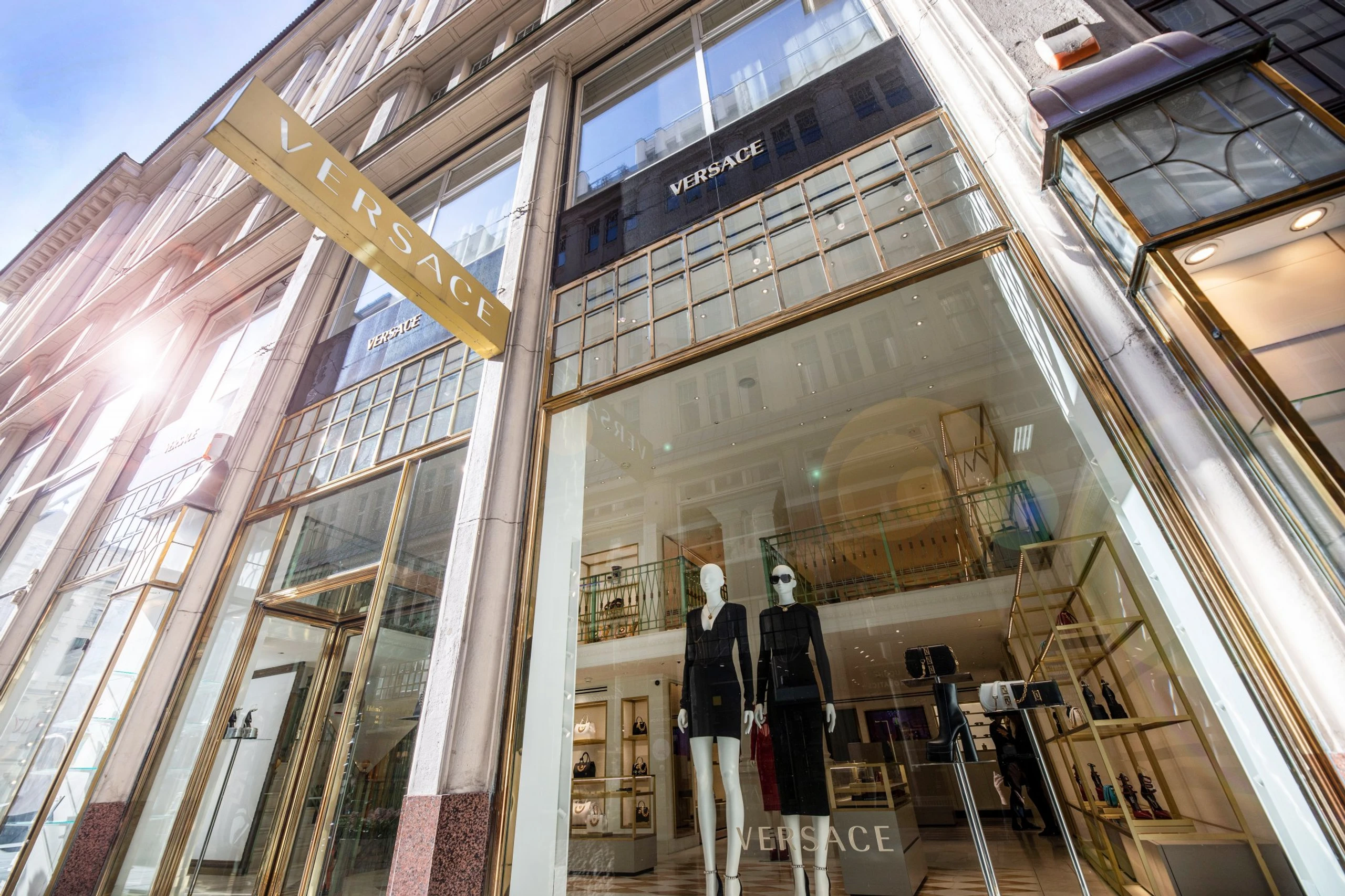 © Elke Mayr Blurred image background