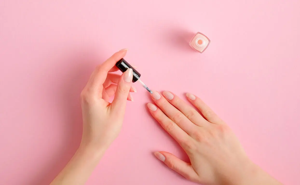 Gelnägel kaschieren