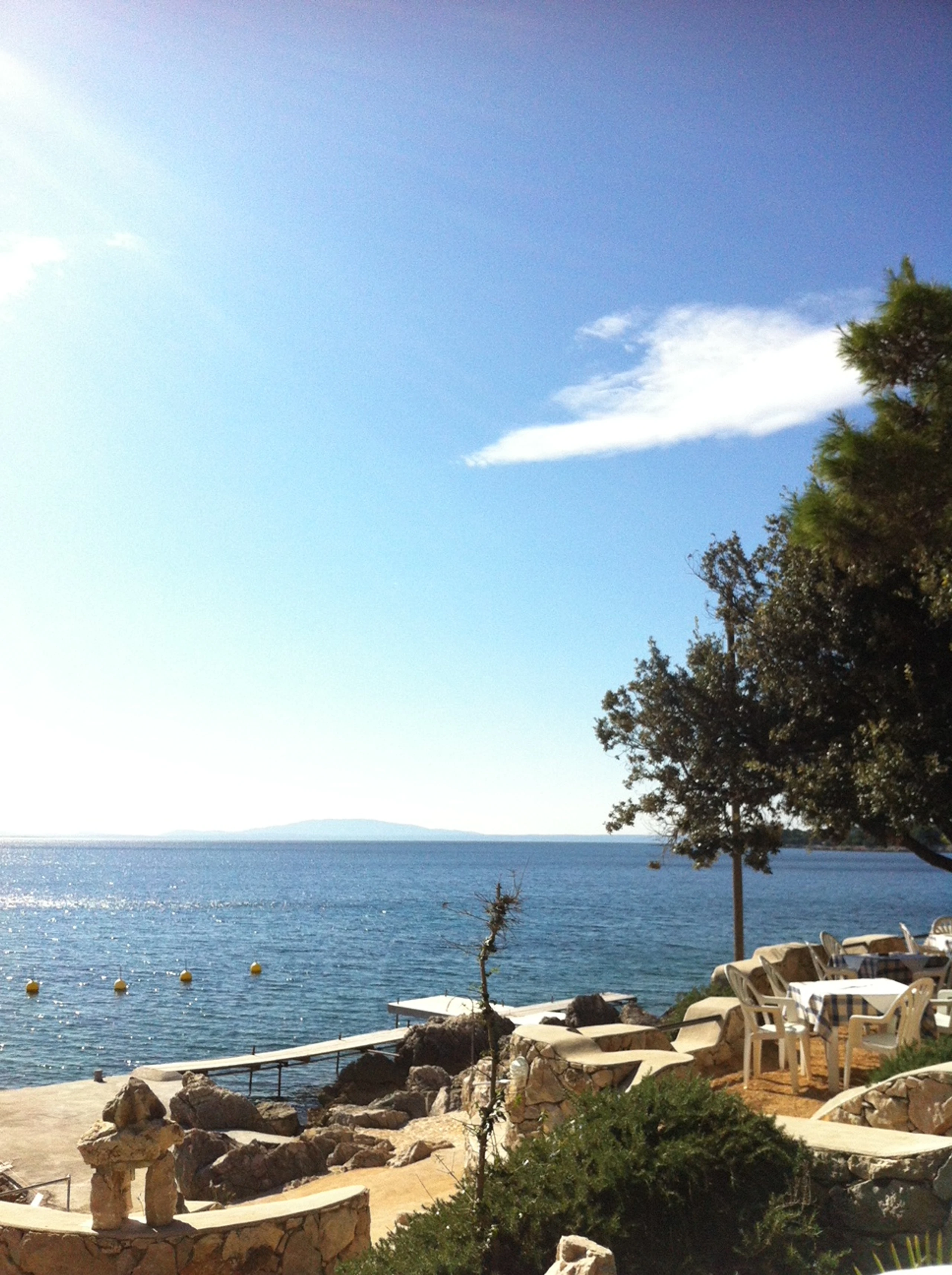 © (red.) Blurred image background