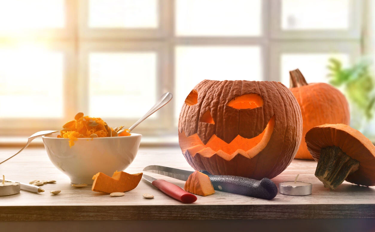 Kürbis schnitzen: Anleitung und Tipps für die Halloween-Tradition