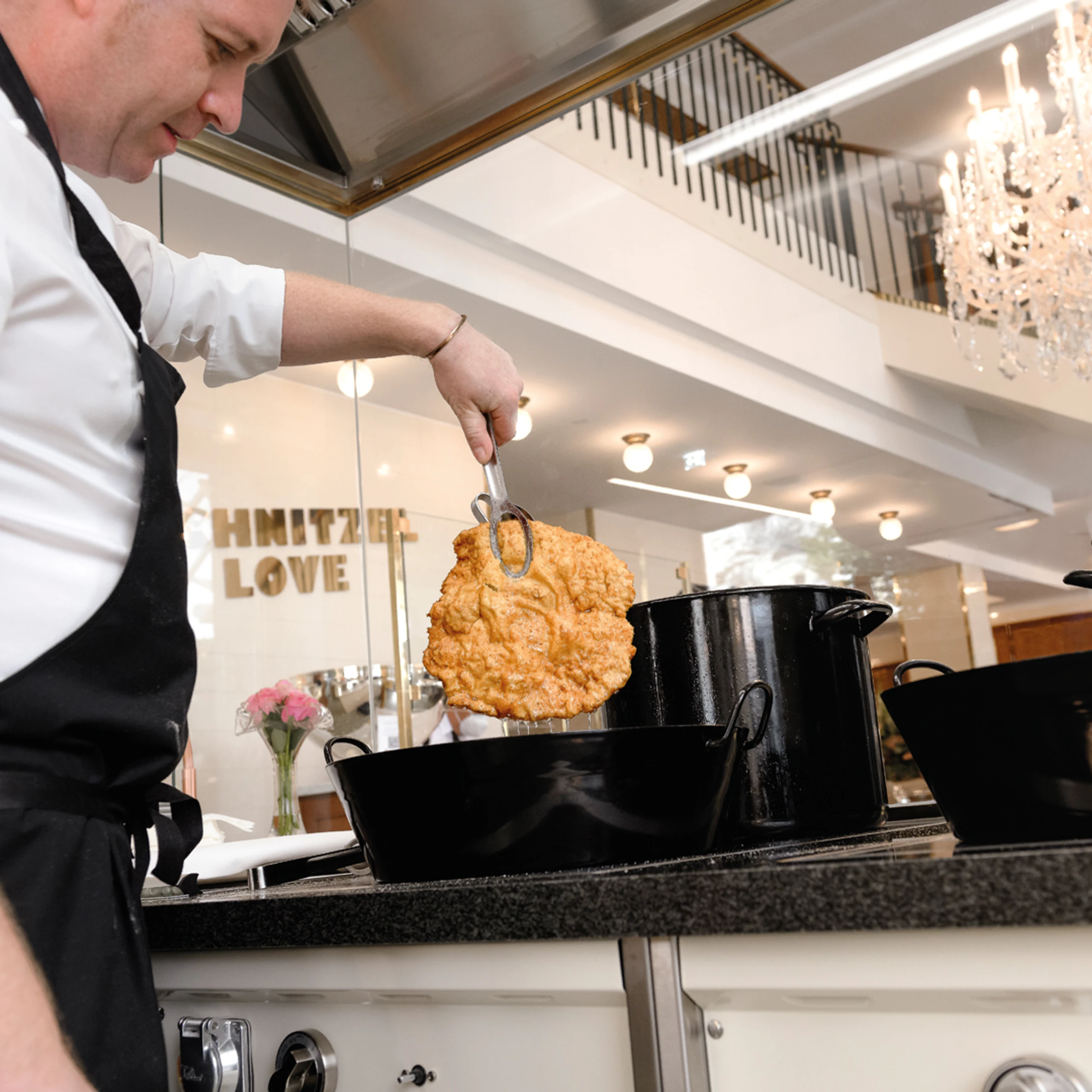 © Florian Weitzer Holding GmbH, © Florian Weitzer Holding GmbH Blurred image background