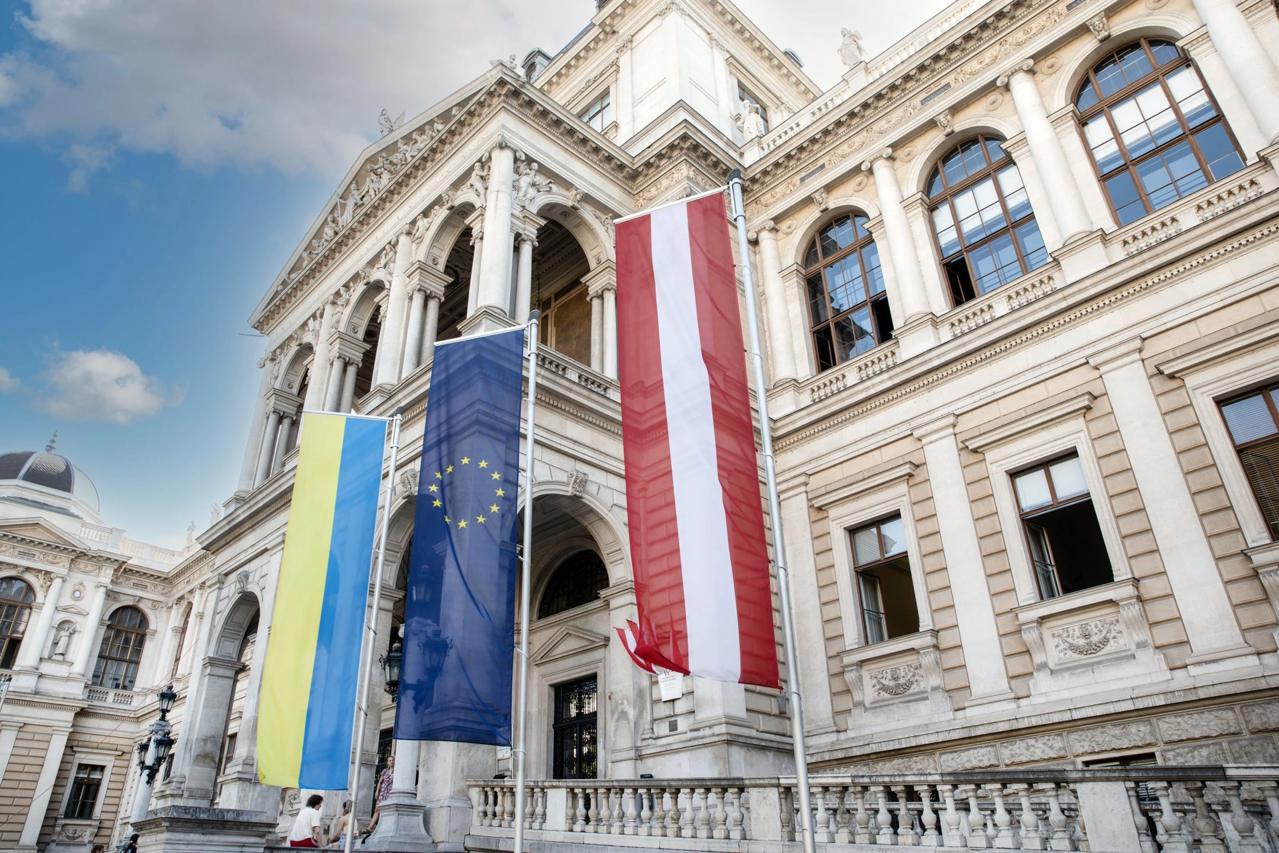 © Elke Mayr Blurred image background