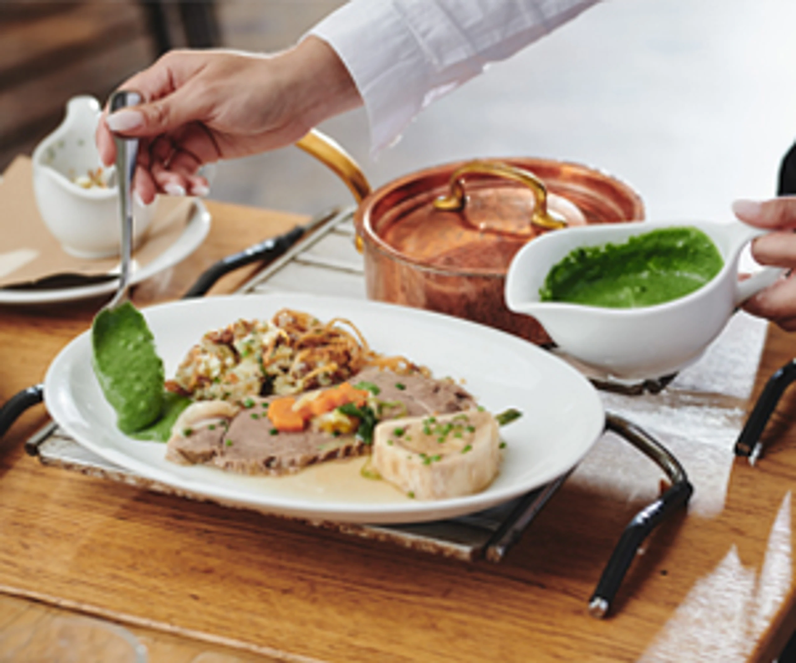 © Florian Weitzer Holding GmbH, © Florian Weitzer Holding GmbH Blurred image background