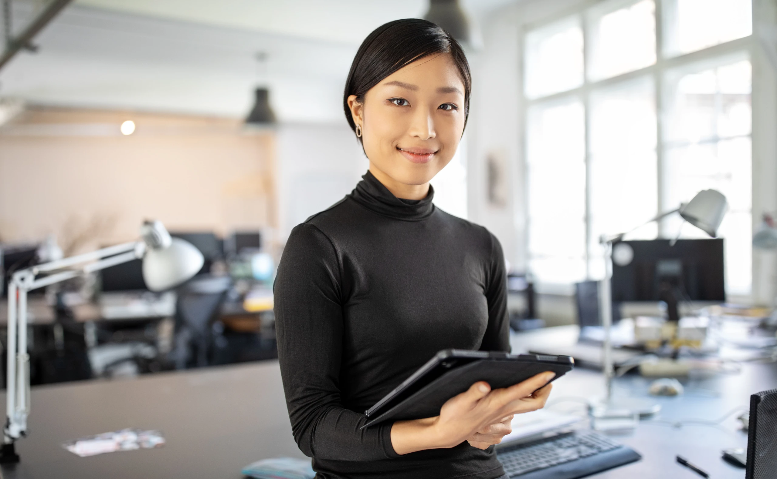 work, lohnarbeit, arbeit, confident, mother, businesswoman, karriere, karrierefrau, hausfrau, erwerbsarbeit, carearbeit, hausarbeit, pflege, sozialarbeit, equaliy, gender pay gap, pay, lohn, teilzeit, vollzeit