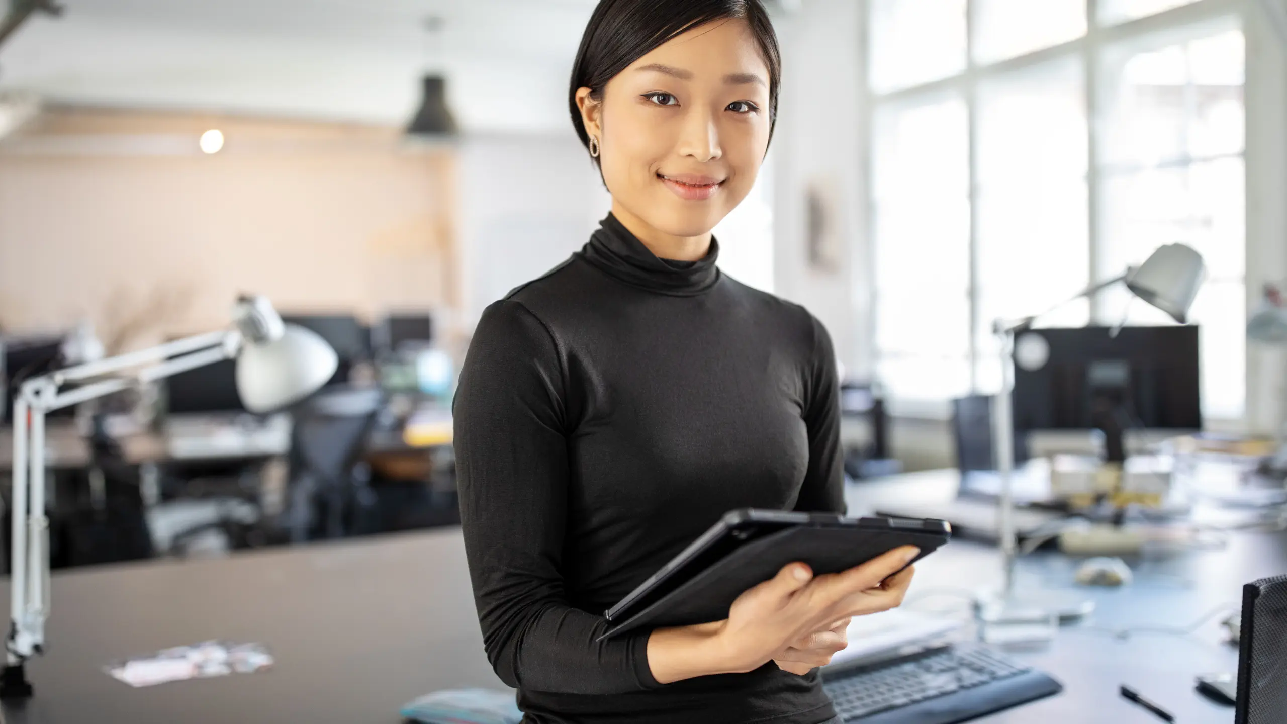 work, lohnarbeit, arbeit, confident, mother, businesswoman, karriere, karrierefrau, hausfrau, erwerbsarbeit, carearbeit, hausarbeit, pflege, sozialarbeit, equaliy, gender pay gap, pay, lohn, teilzeit, vollzeit
