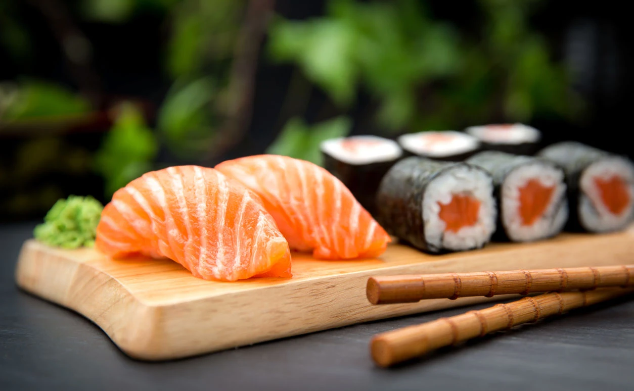 Ja, Freundinnen des rohen Fisches: Sushi enthält seeehr viel Zucker