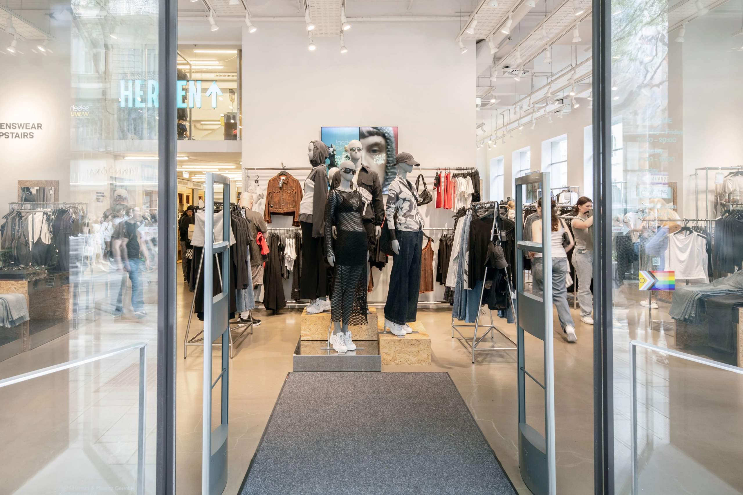 © Elke Mayr Blurred image background