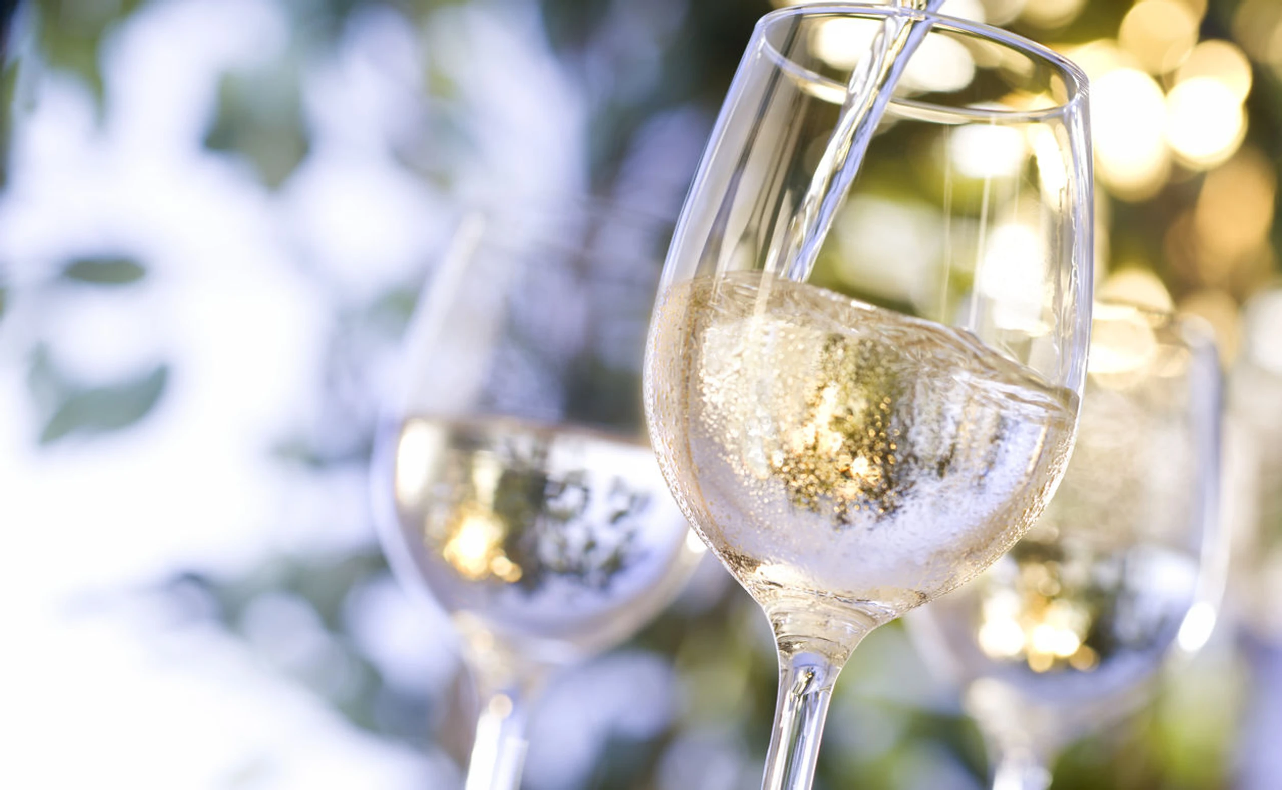 Zuerst Wein, dann Soda oder umgekehrt? So geht Weißer Spritzer richtig