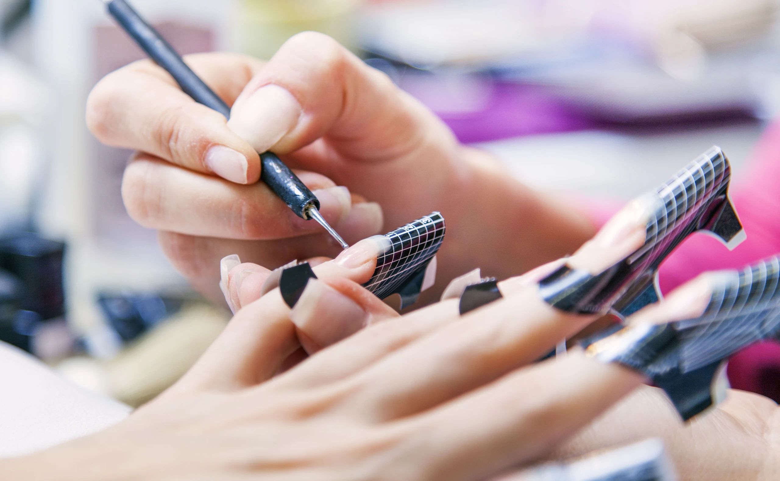 Deine Nägel sind dank Acryl &amp; Gel brüchig? So werden sie wieder gesund!