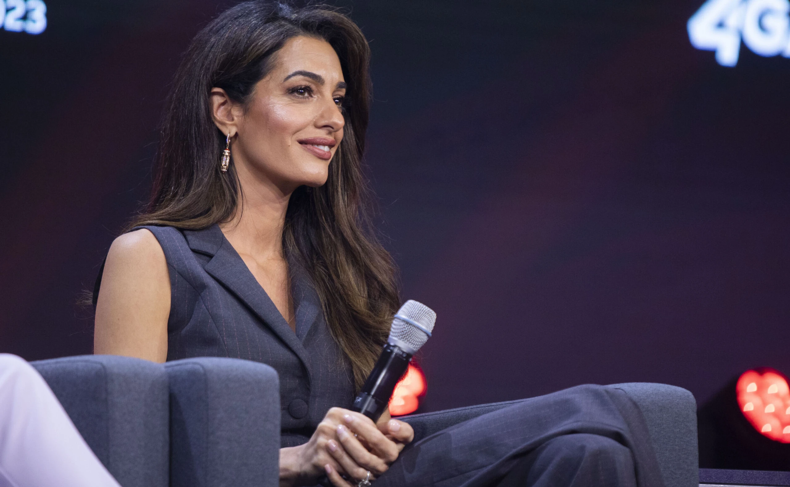Menschenrechtsanwältin Amal Clooney auf der Bühne des 4GAMECHANGERS Festival 2023 in Wien