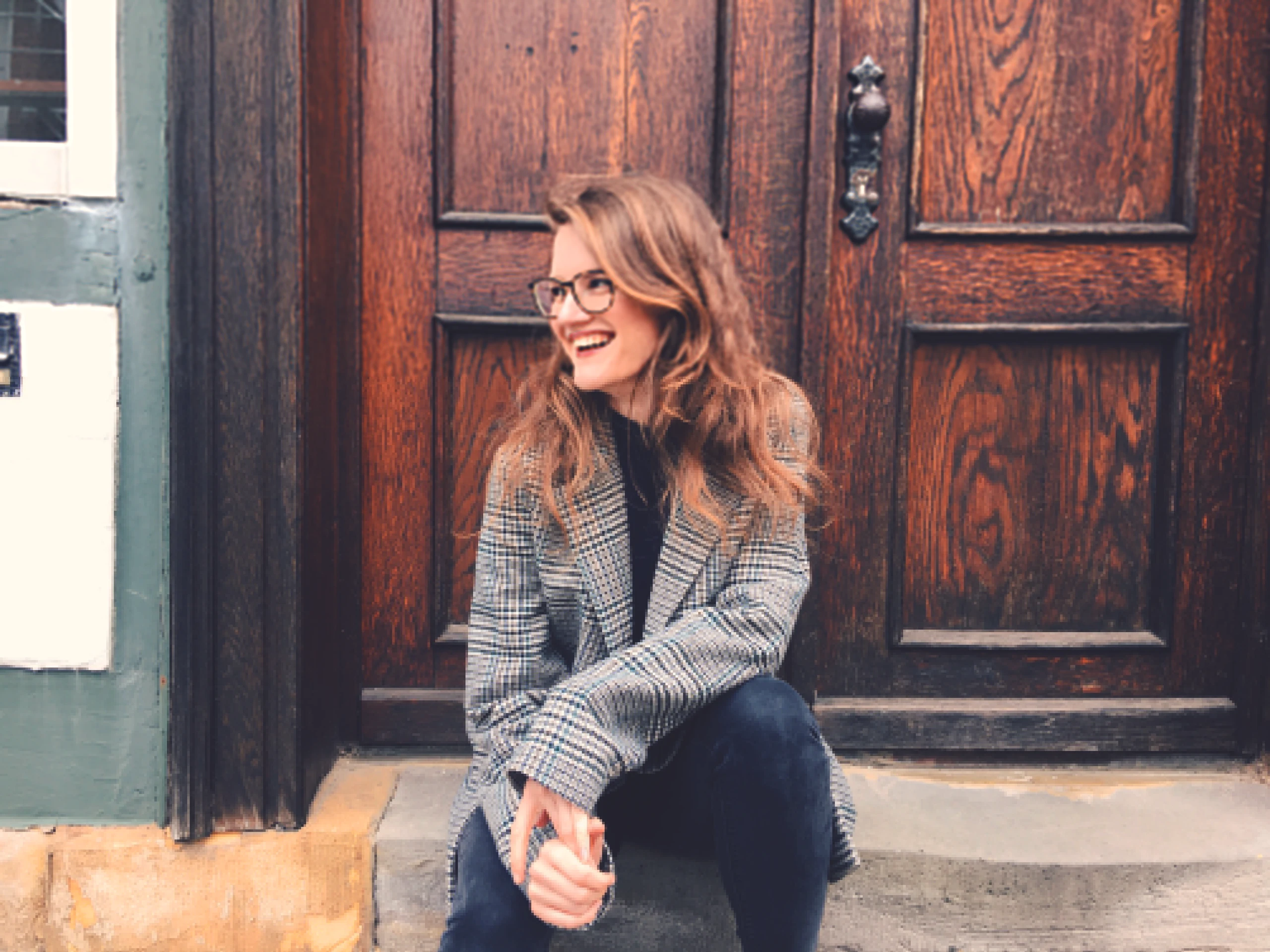 © Antonie Partheil Blurred image background