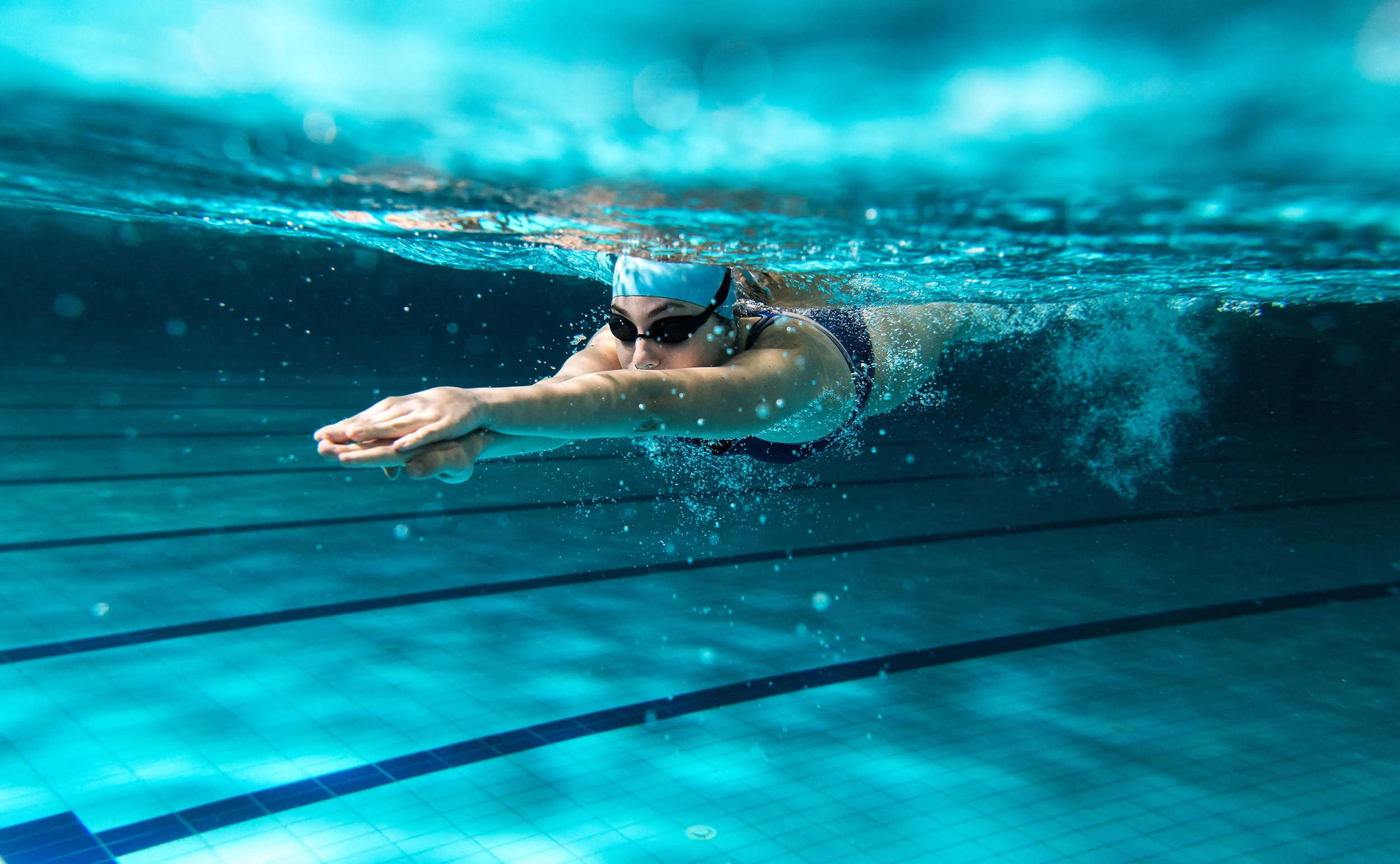 Beim Schwimmen entscheidet die richtige Technik über den Erfolg.