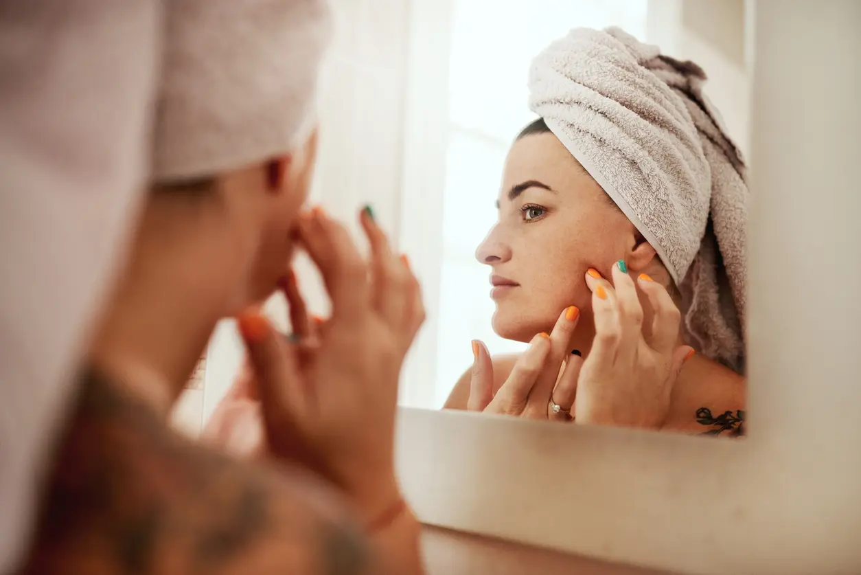 Skin Picking Disorder: Warum Pickelausdrücken zur Sucht werden kann