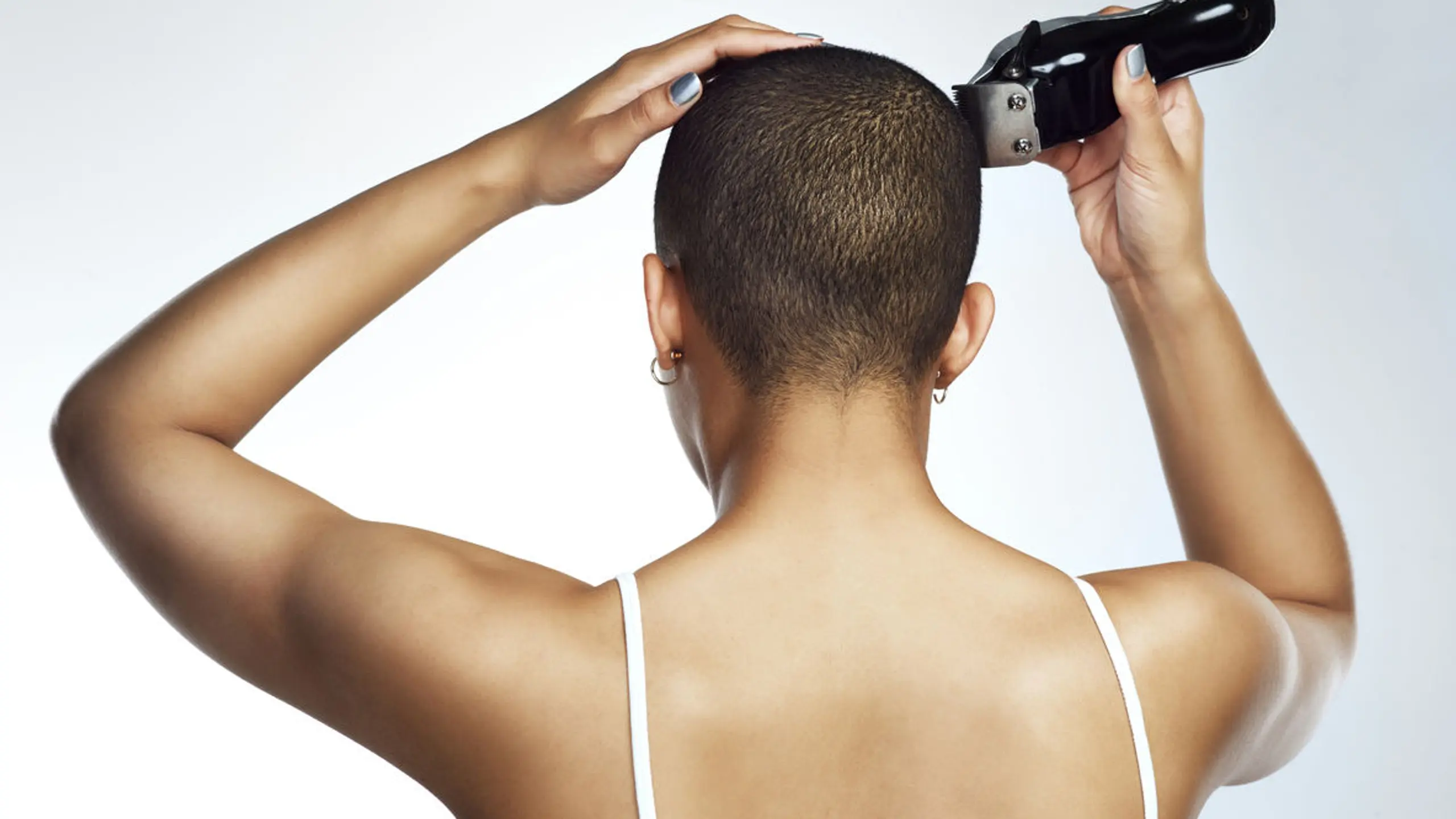 Warum sich Frauen gerade auf TikTok die Haare abrasieren