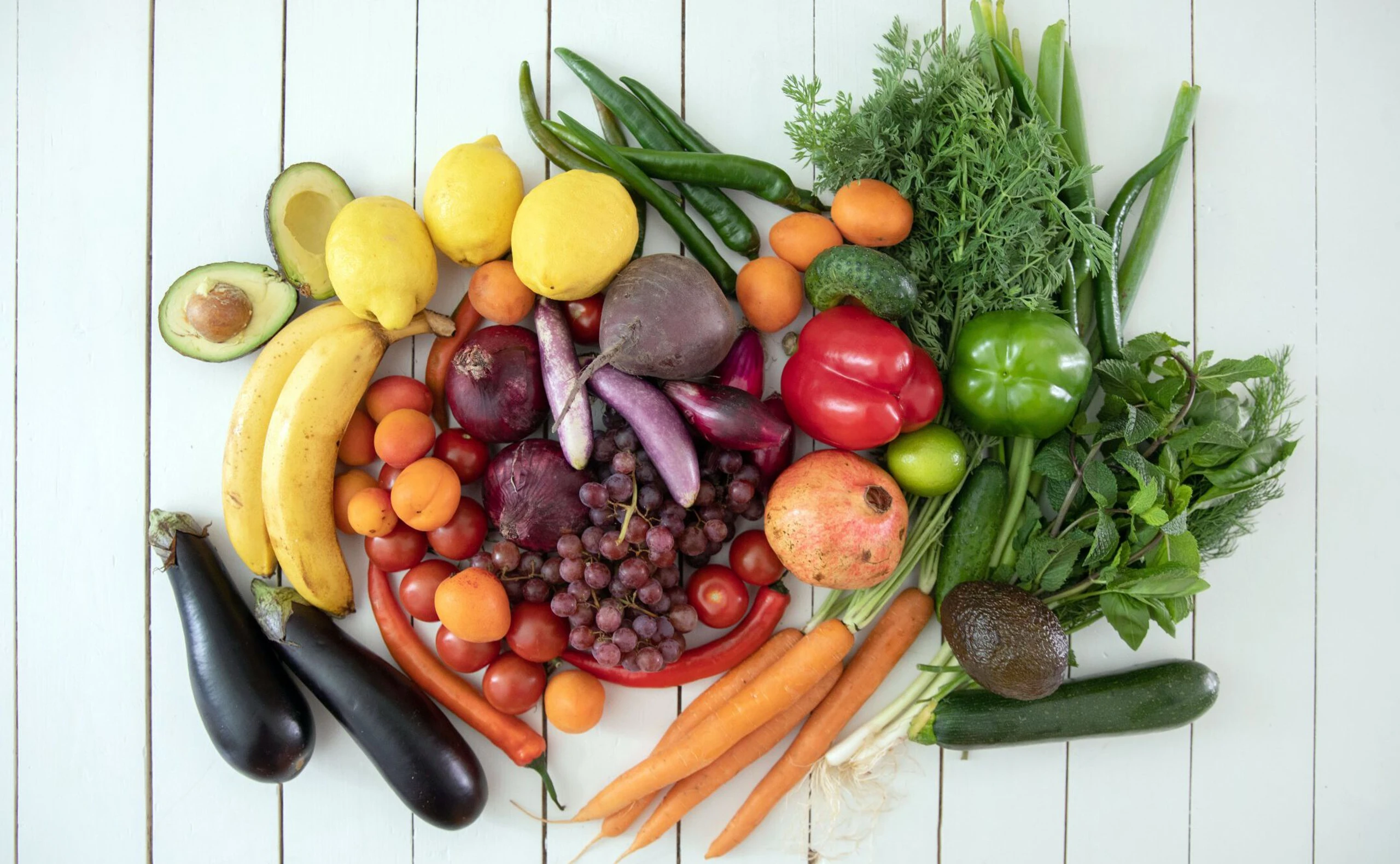 Basische Lebensmittel auf einem Tisch