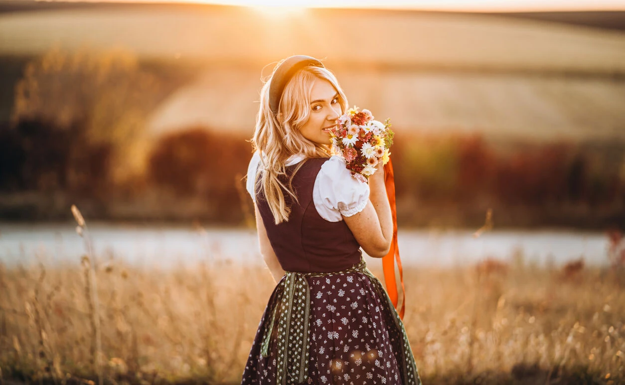 Frau im Dirndl