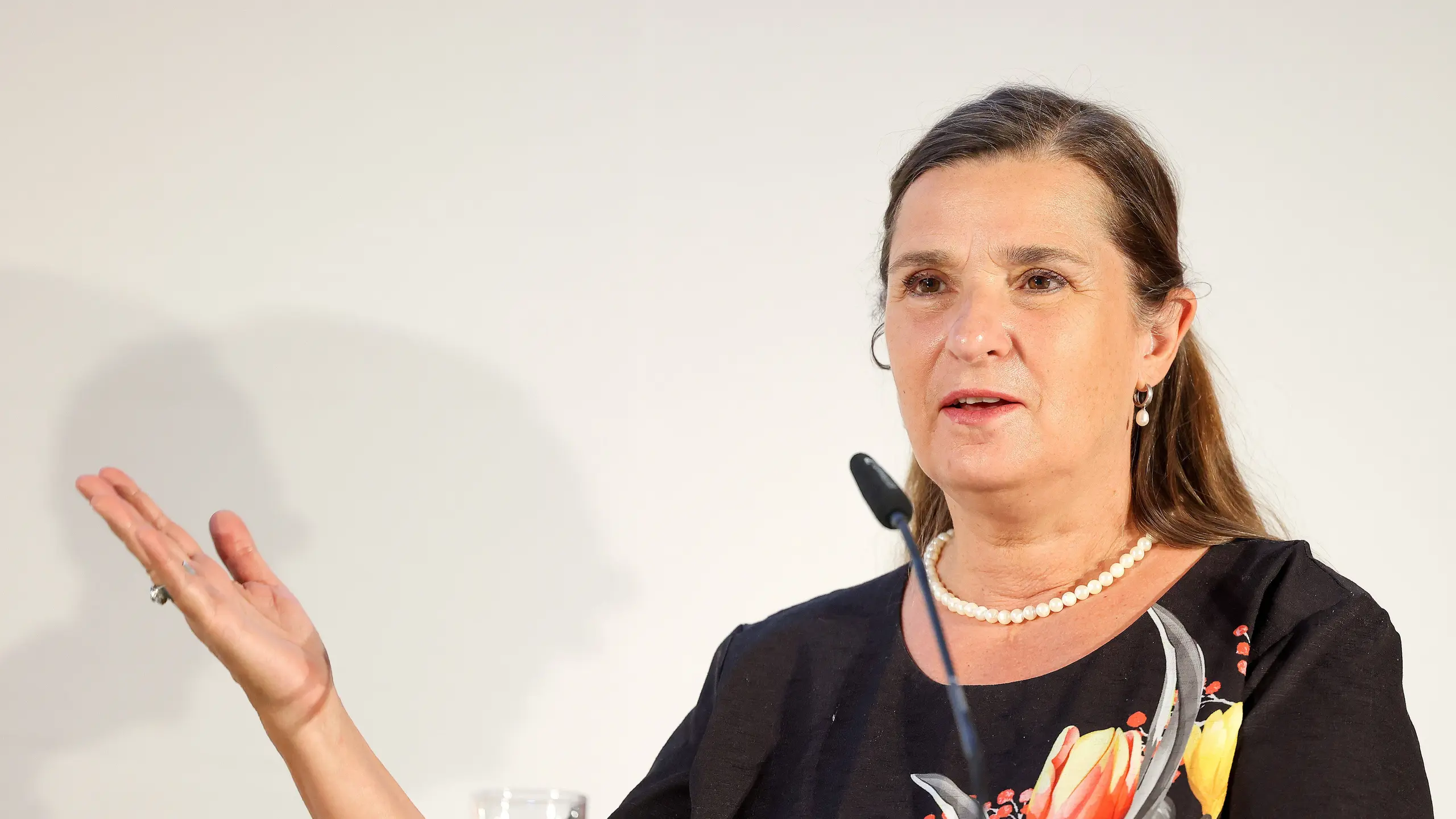Dorothee von Laer bei einer Pressekonferenz, 4. August 2021, Wien