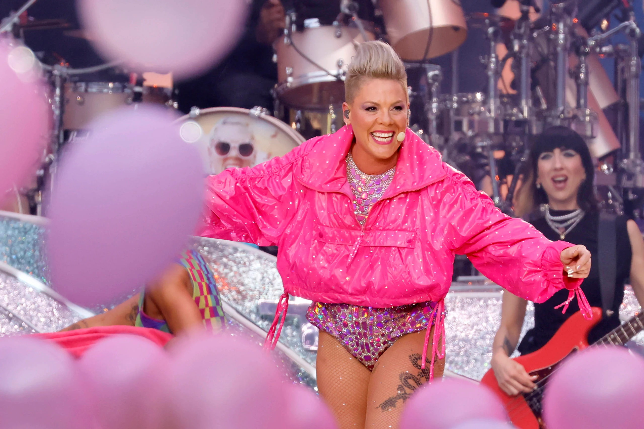 P!nk: "Lady Marmelade"-Sängerin, Aktivistin und Mutter